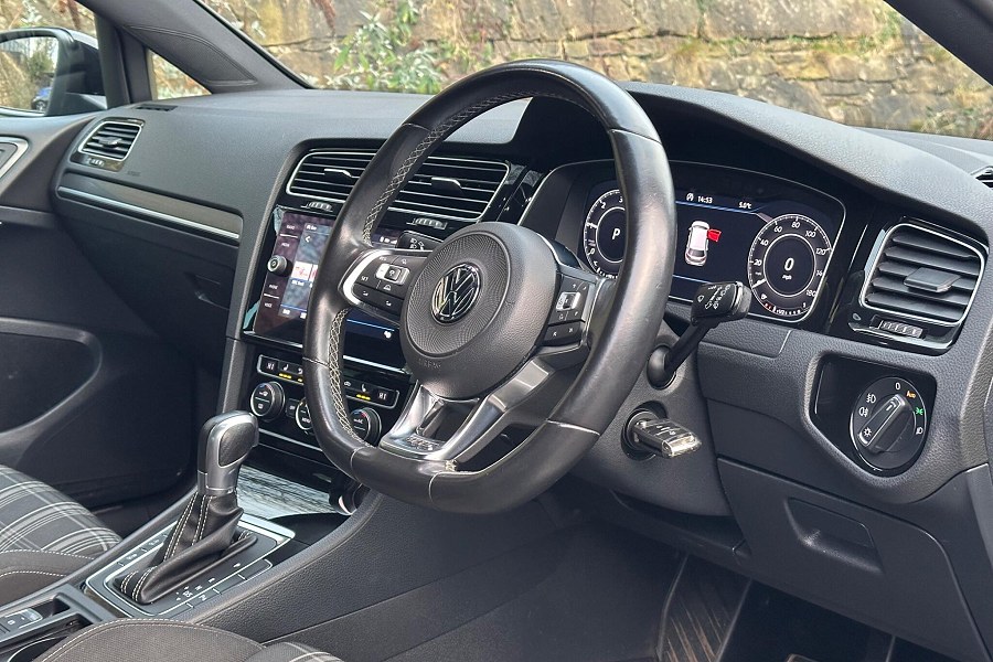 2017 Volkswagen Golf photo 11