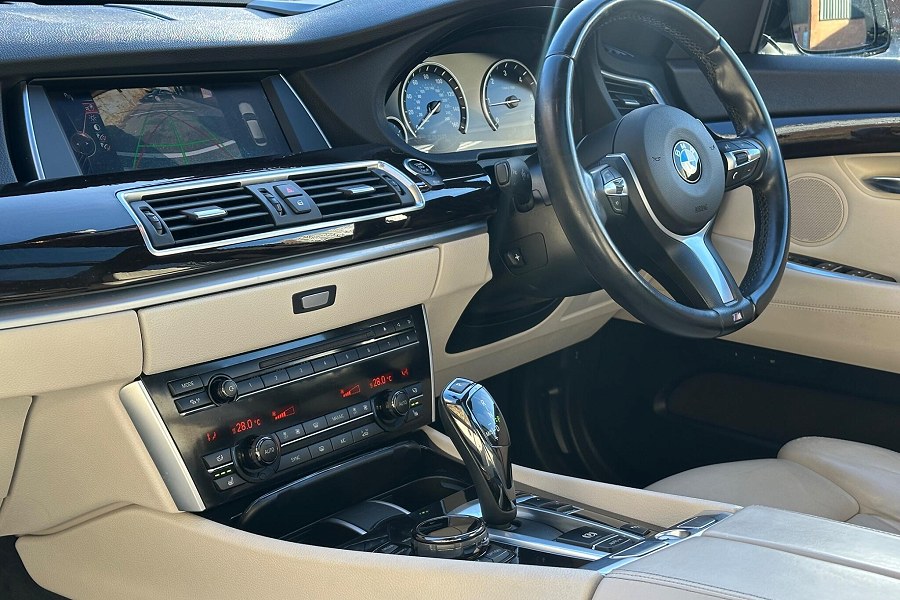 2015 BMW 5 Series Gran Turismo photo 9