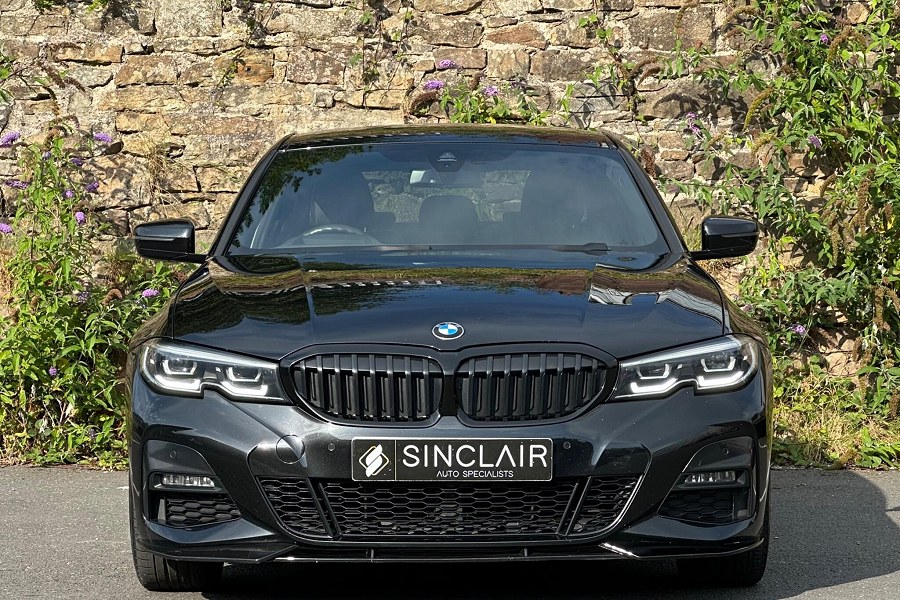 BMW 3 Series photo 2