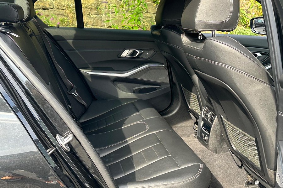 2019 BMW 3 Series photo 12