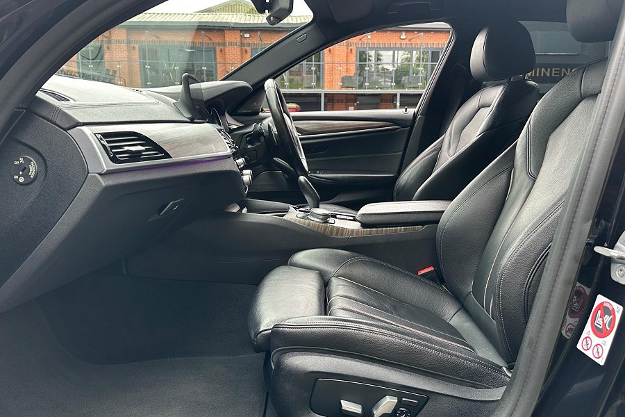 2017 BMW 5 Series photo 10