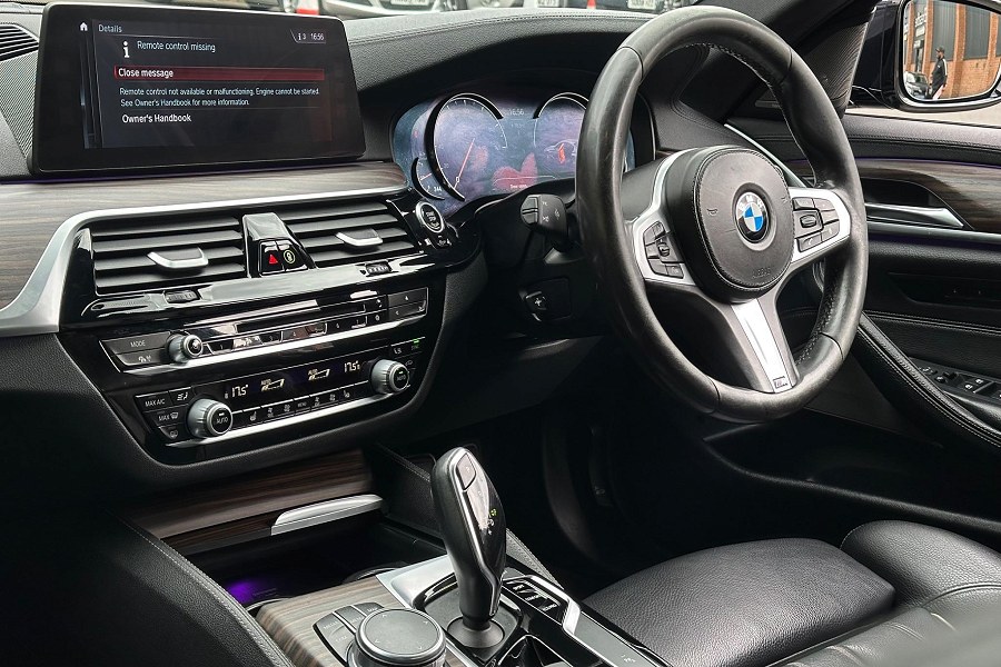 2017 BMW 5 Series photo 9