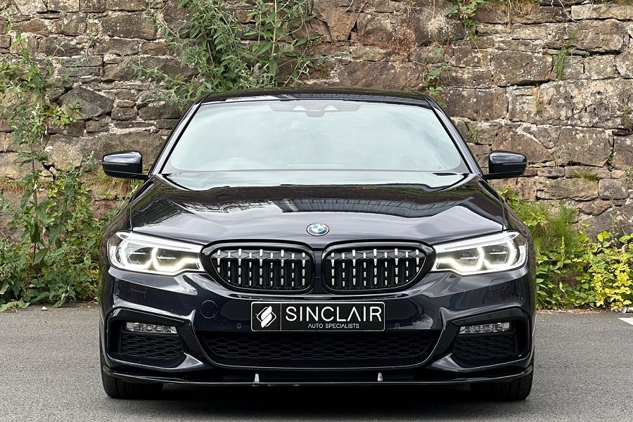 BMW 5 Series photo 2