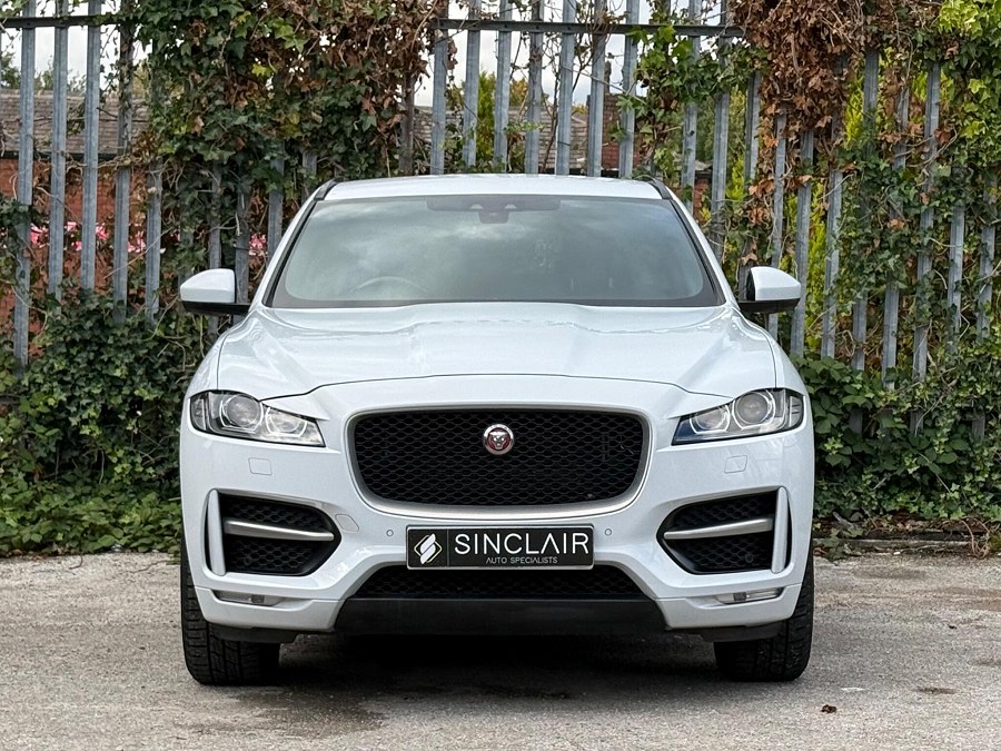 2017 Jaguar F-PACE photo 2
