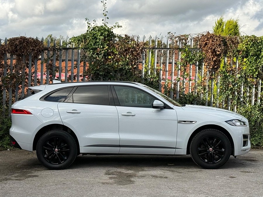 2017 Jaguar F-PACE photo 7