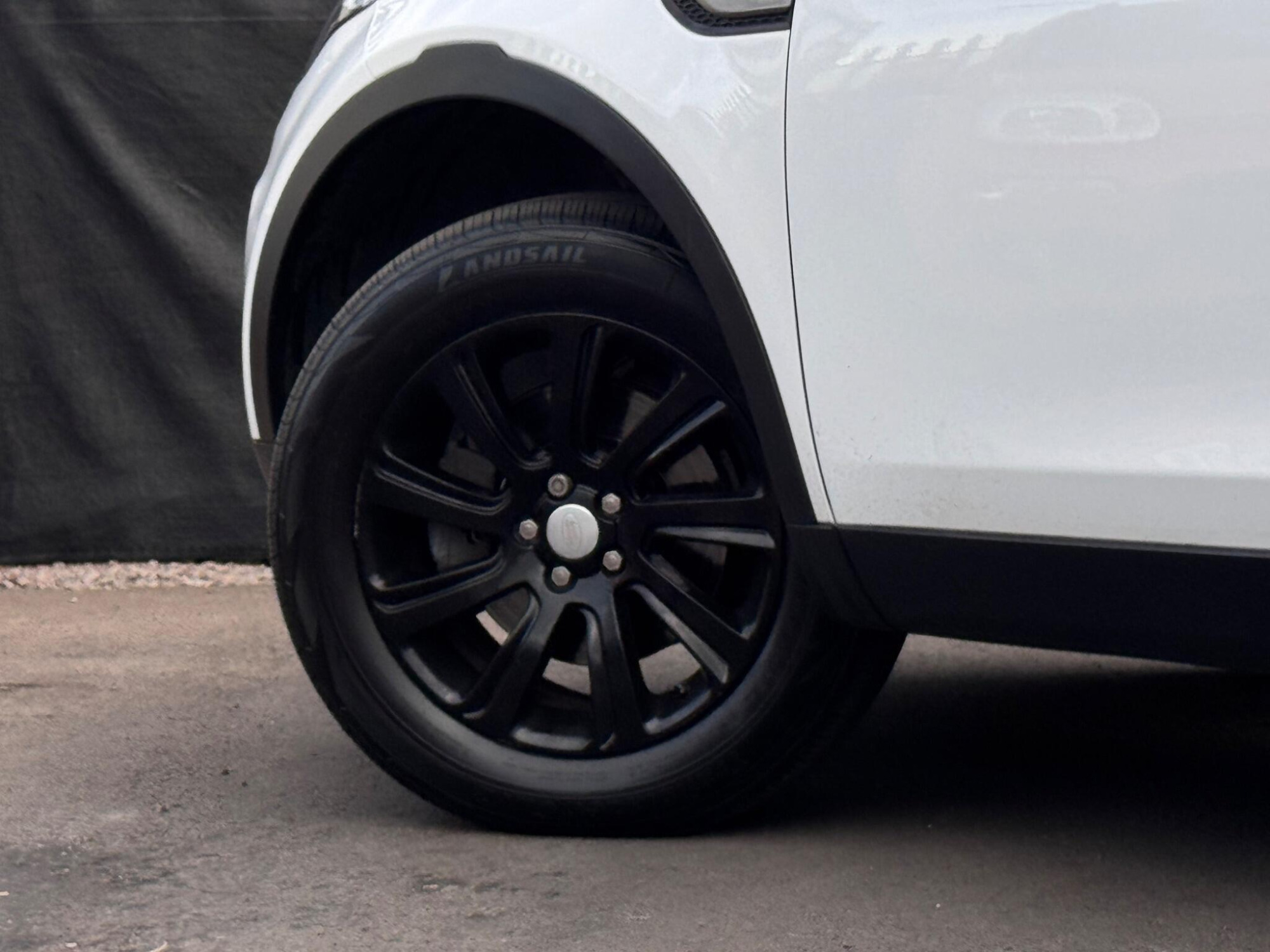 2017 Land Rover Discovery Sport image 23