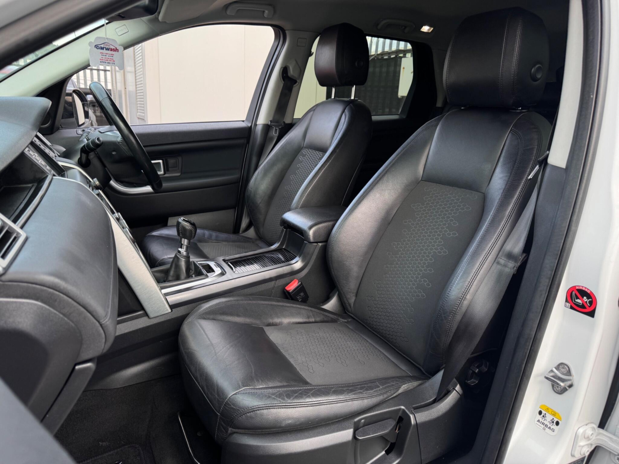 2017 Land Rover Discovery Sport image 9