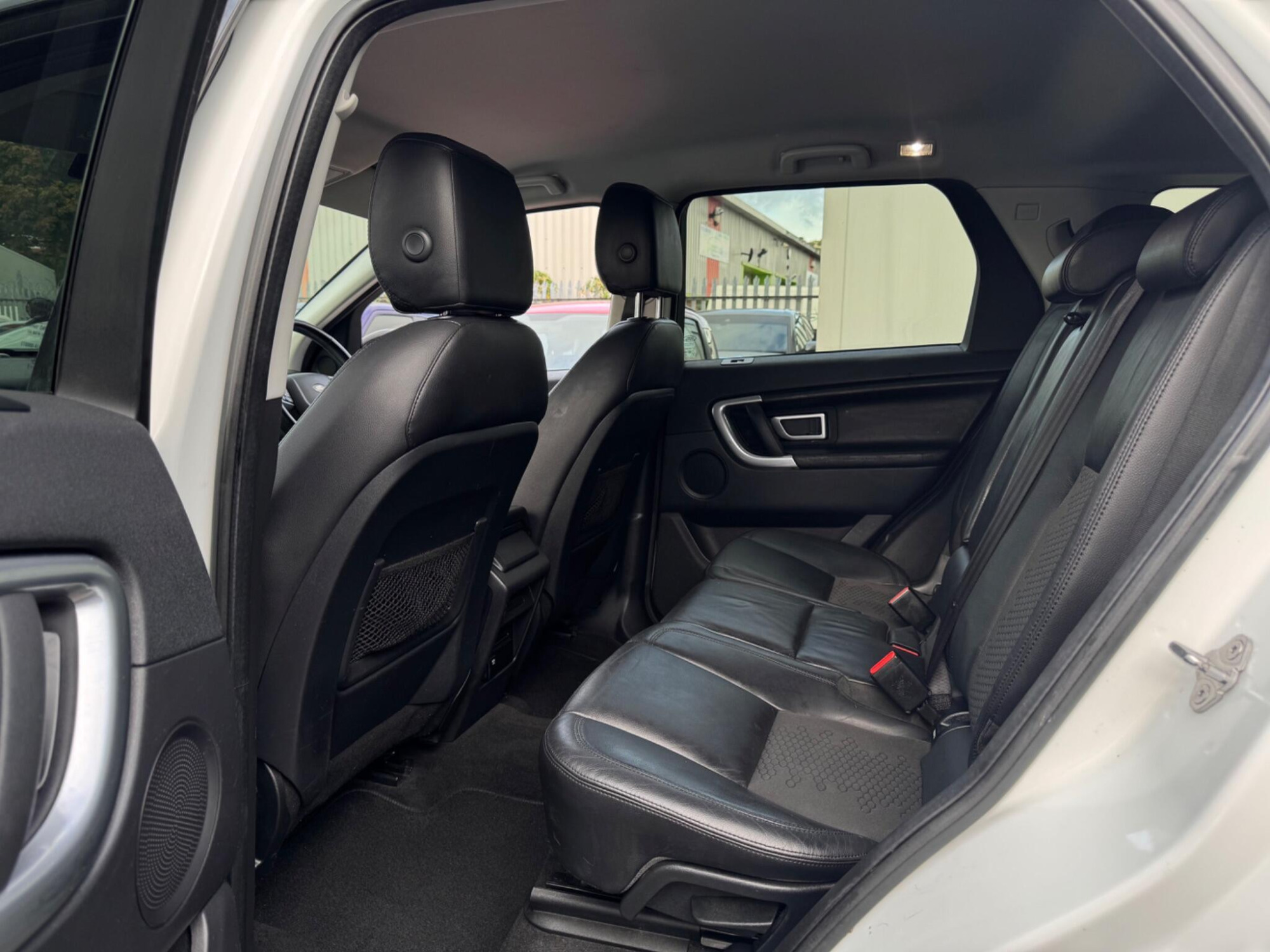 2017 Land Rover Discovery Sport image 8