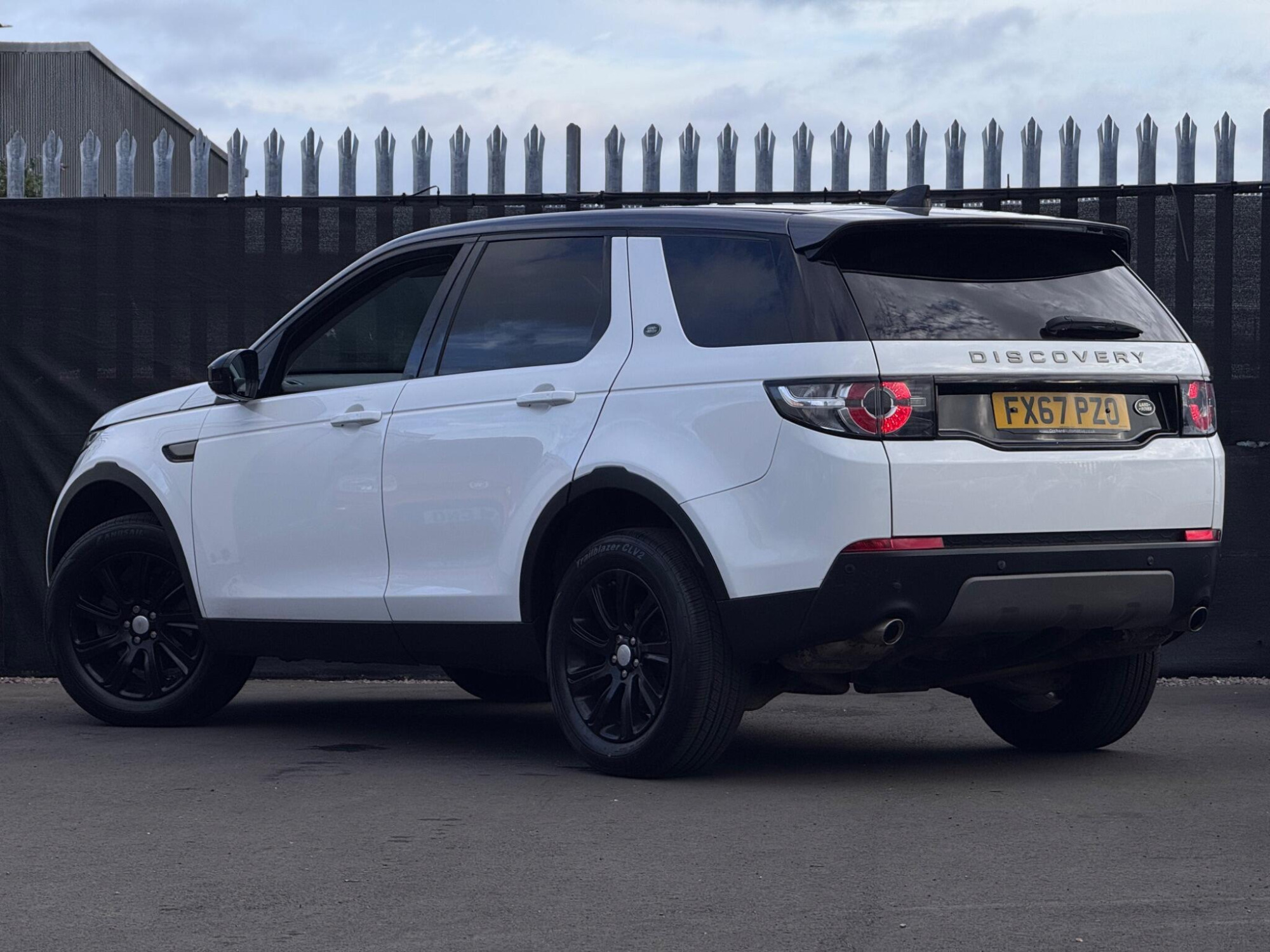 2017 Land Rover Discovery Sport image 2
