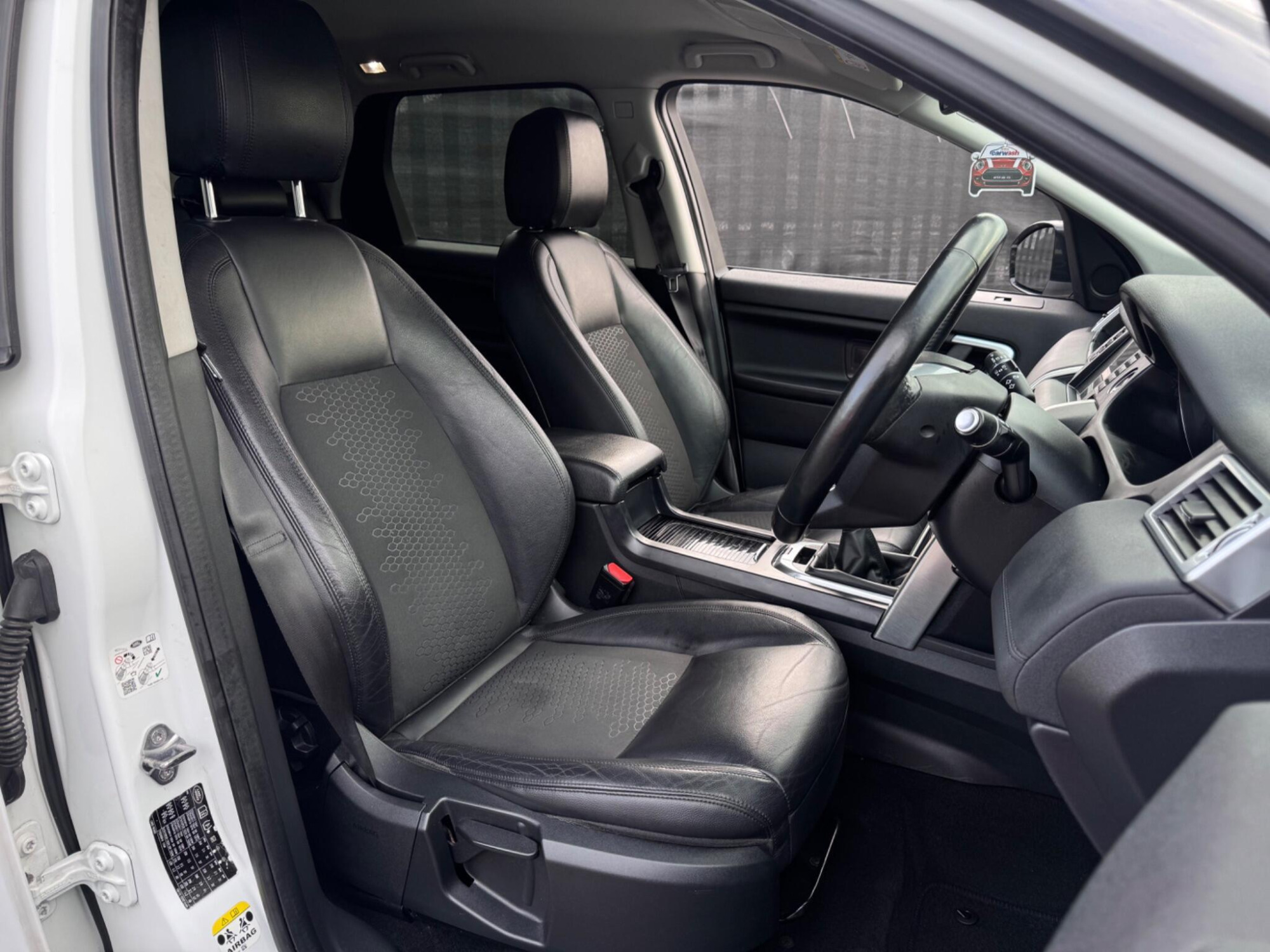 2017 Land Rover Discovery Sport image 11