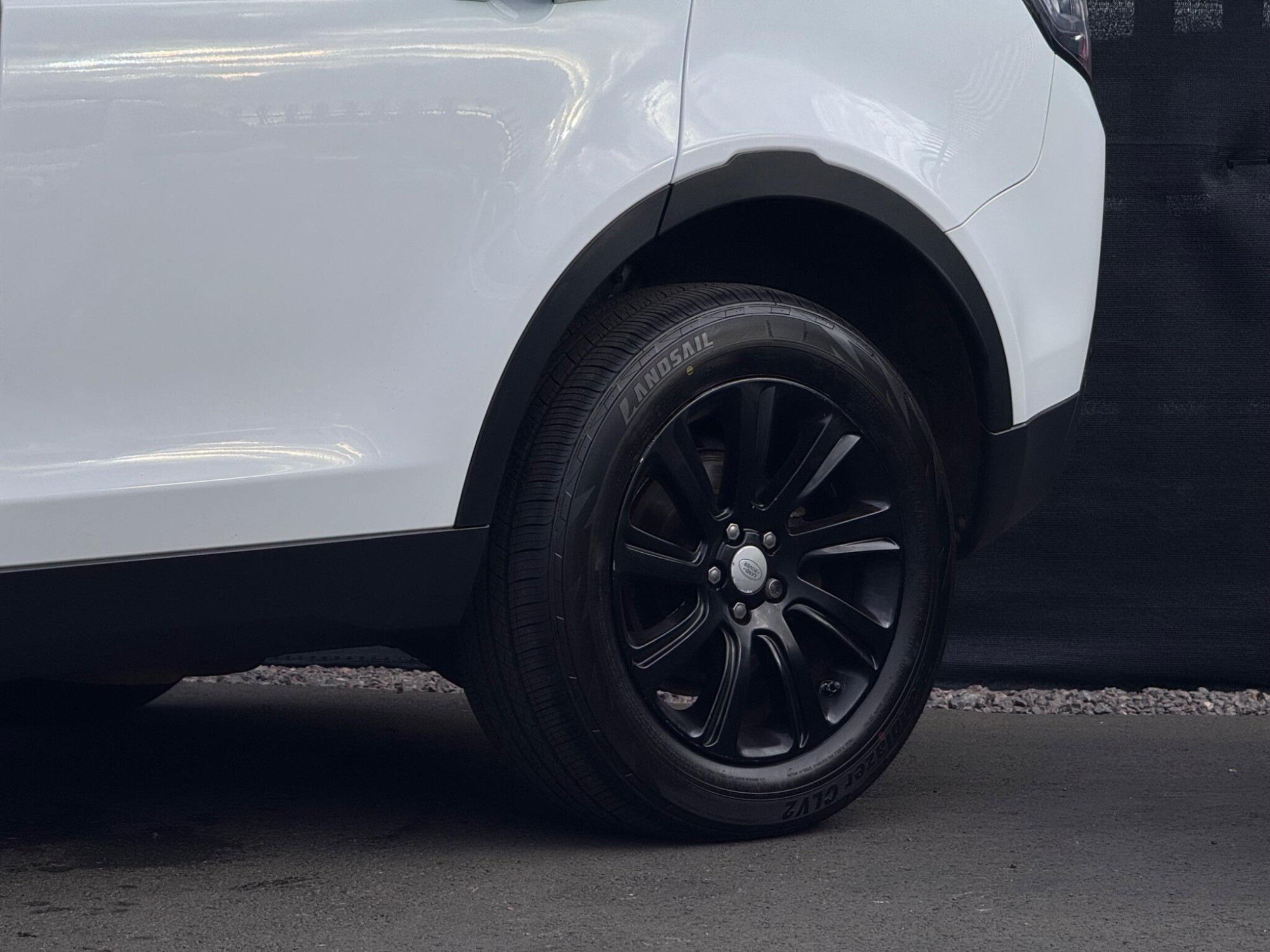2017 Land Rover Discovery Sport image 16