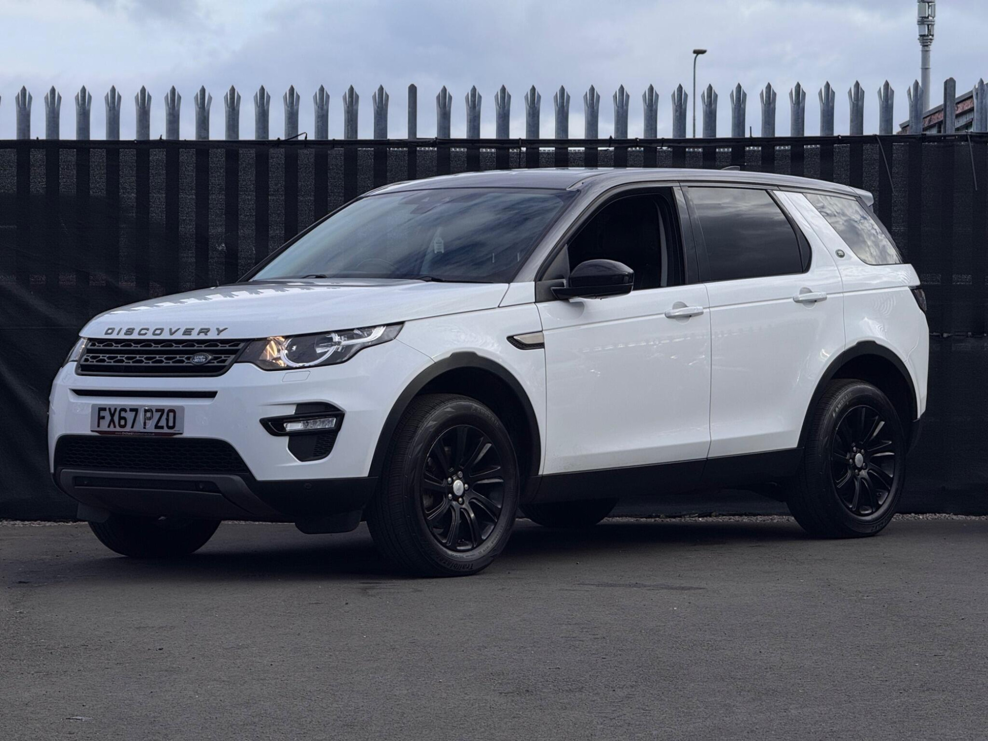 2017 Land Rover Discovery Sport image 15