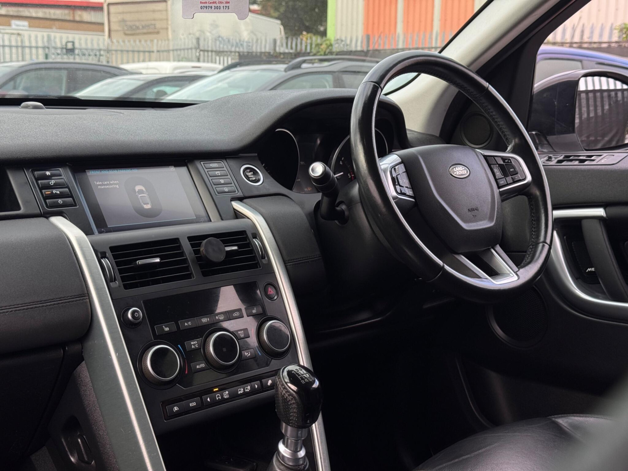2017 Land Rover Discovery Sport image 4