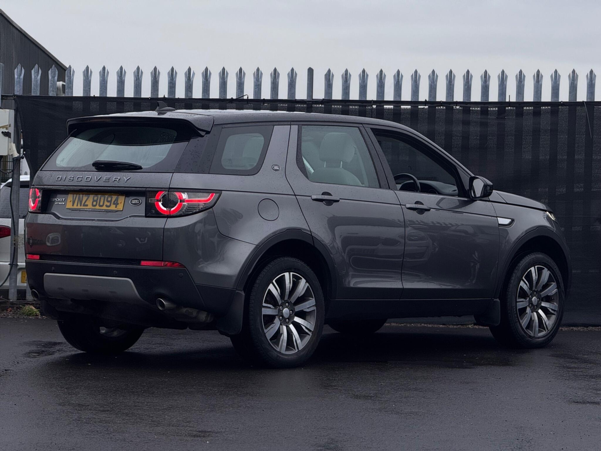 2016 Land Rover Discovery Sport image 6