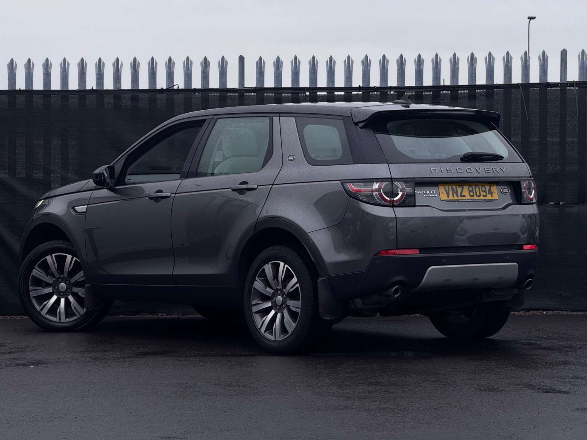 2016 Land Rover Discovery Sport image 2