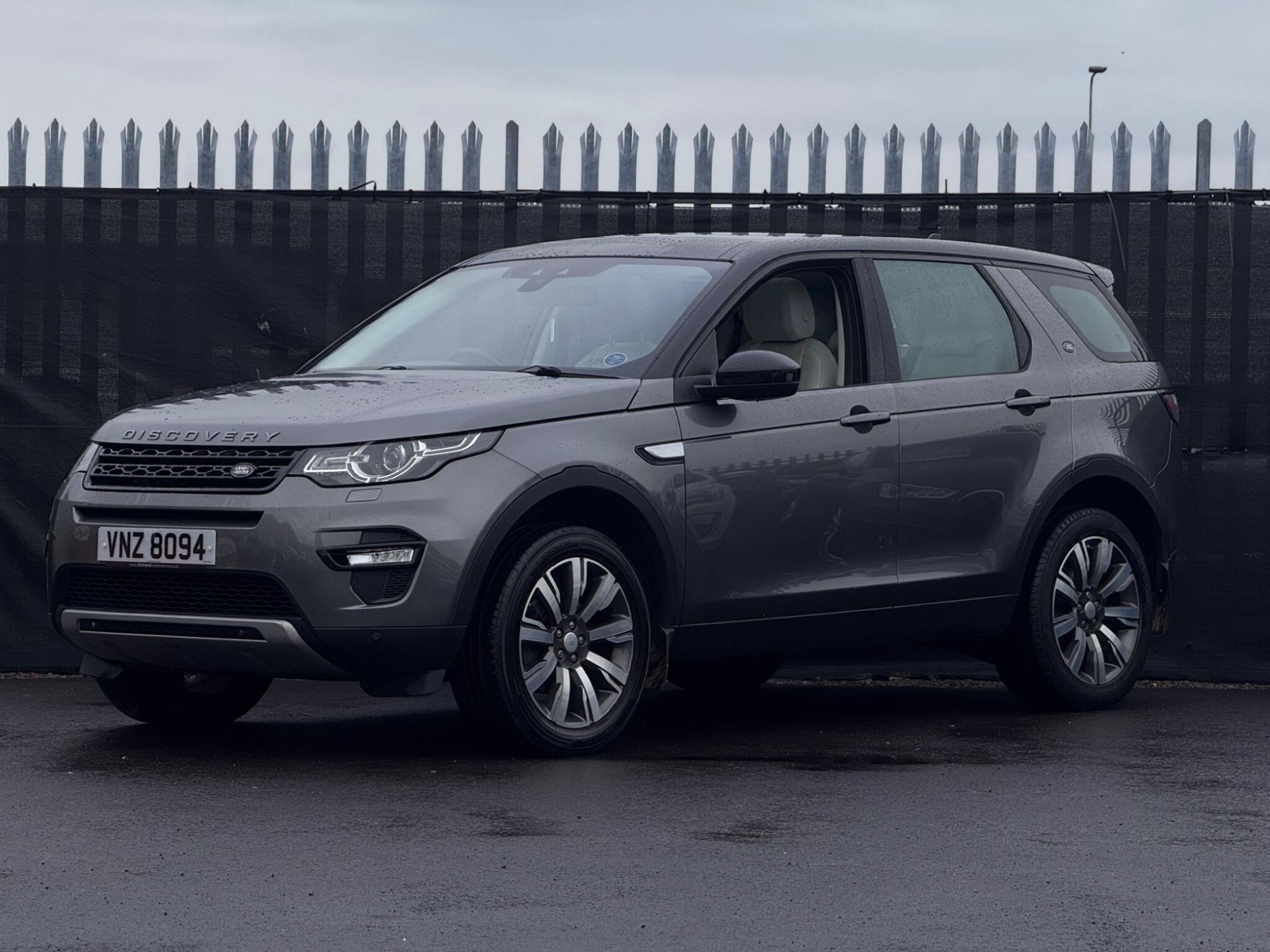 2016 Land Rover Discovery Sport image 12