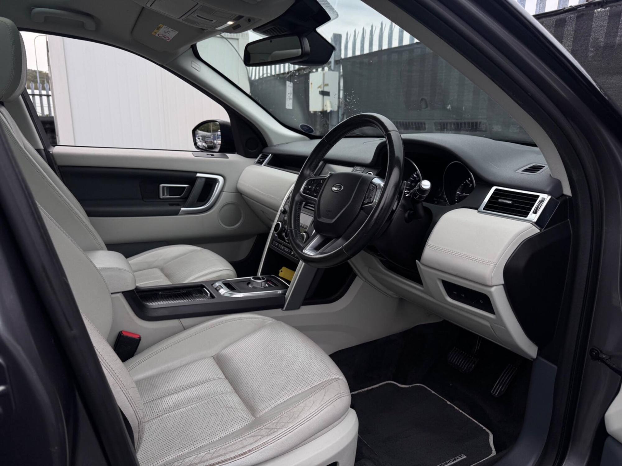 2016 Land Rover Discovery Sport image 9