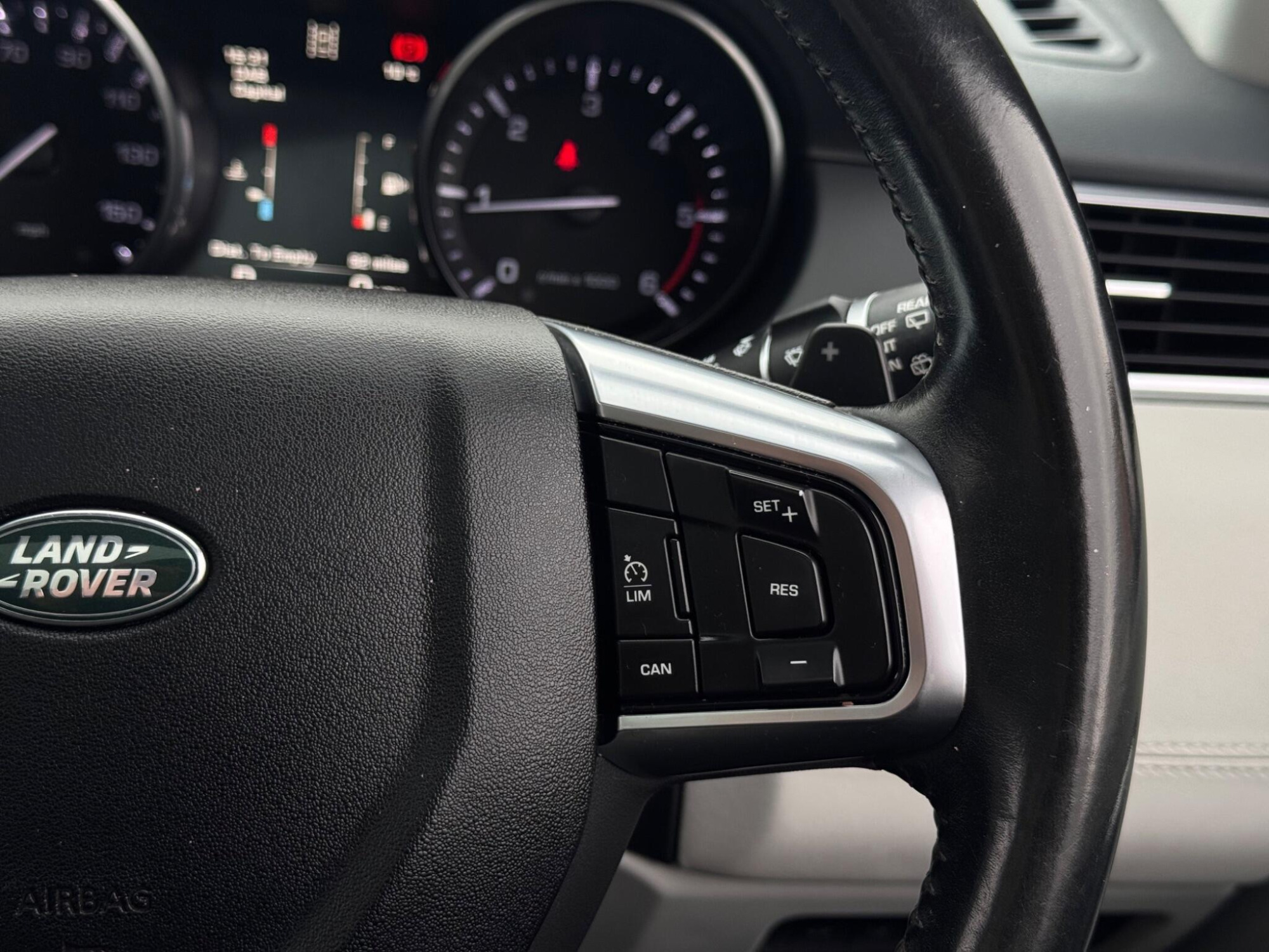 2016 Land Rover Discovery Sport image 32