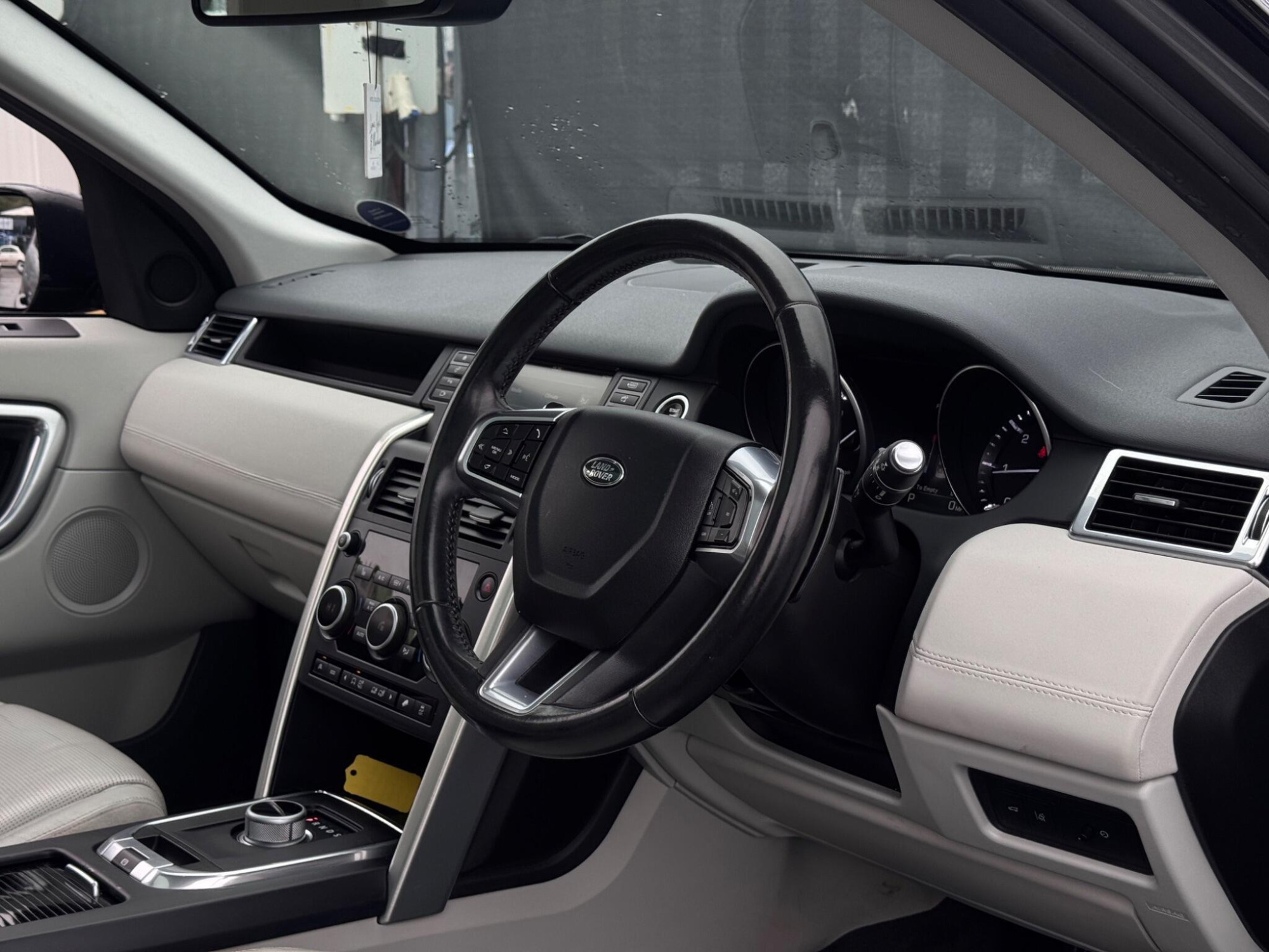 2016 Land Rover Discovery Sport image 3