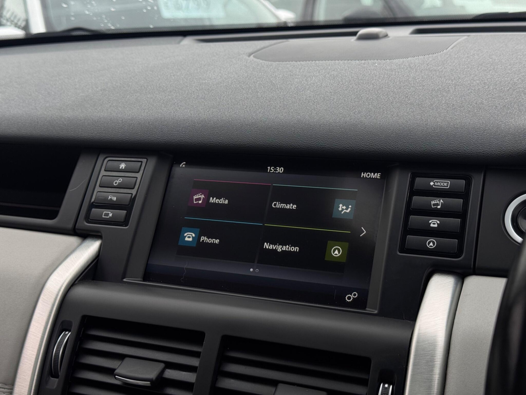 2016 Land Rover Discovery Sport image 25