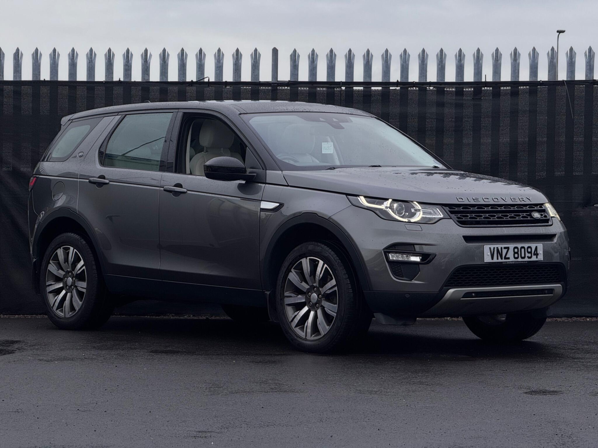 2016 Land Rover Discovery Sport image 1