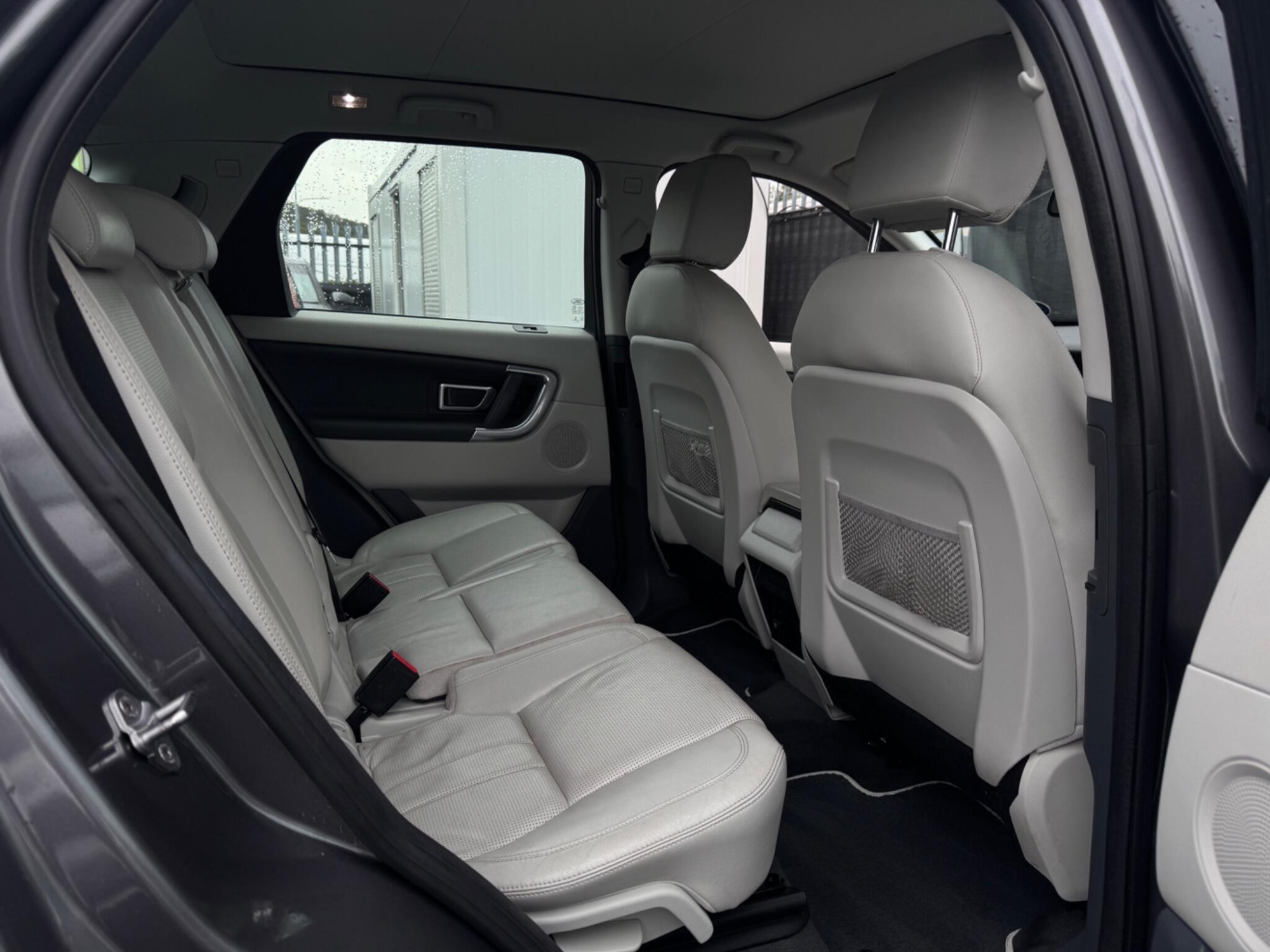 2016 Land Rover Discovery Sport image 11