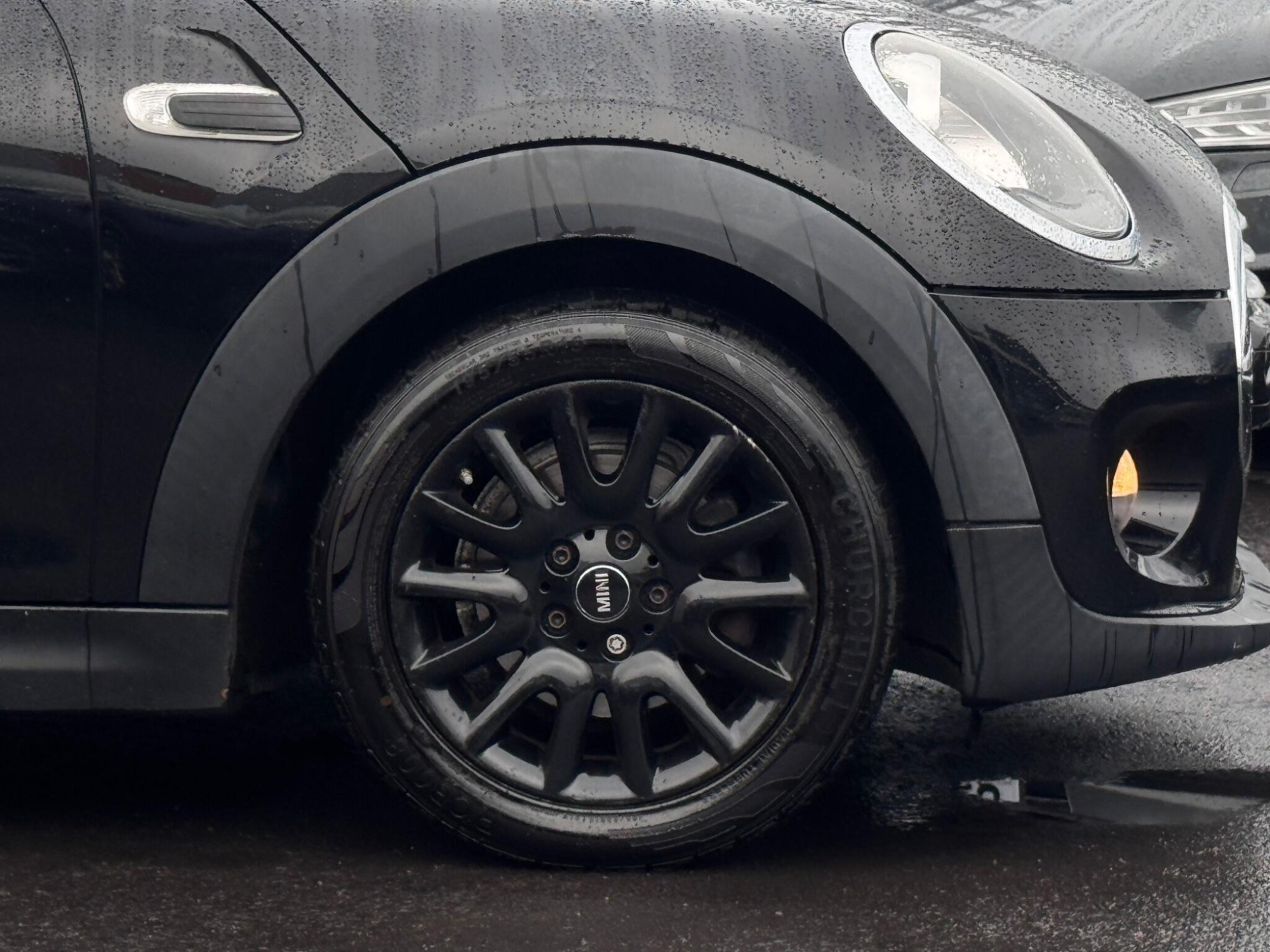 2014 MINI Hatch image 23