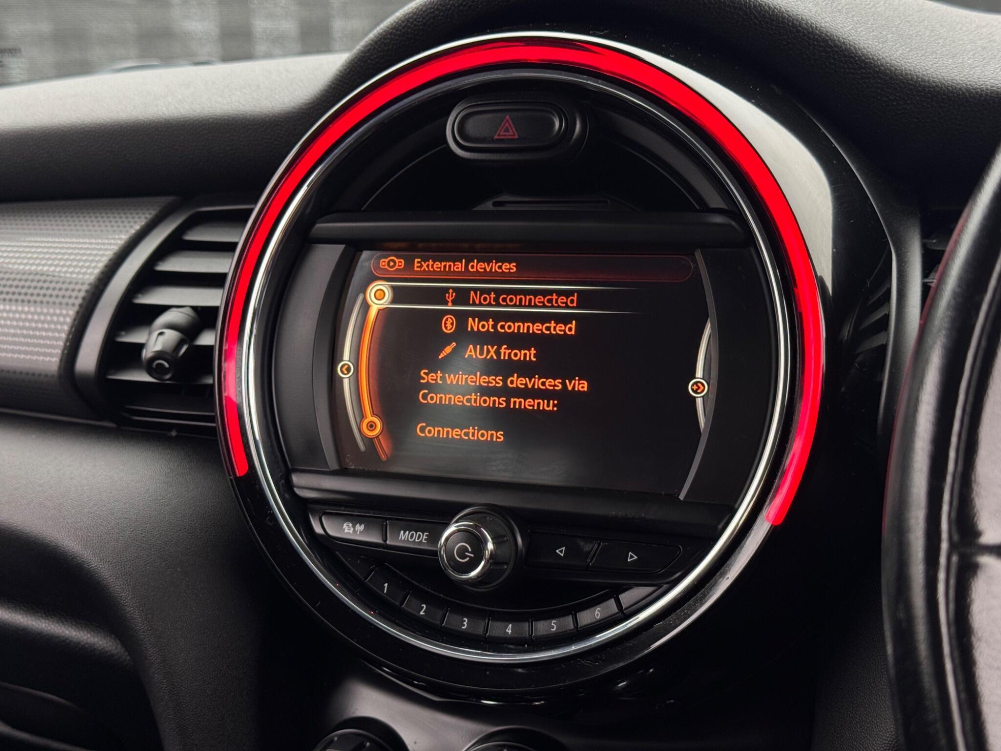 2014 MINI Hatch image 27
