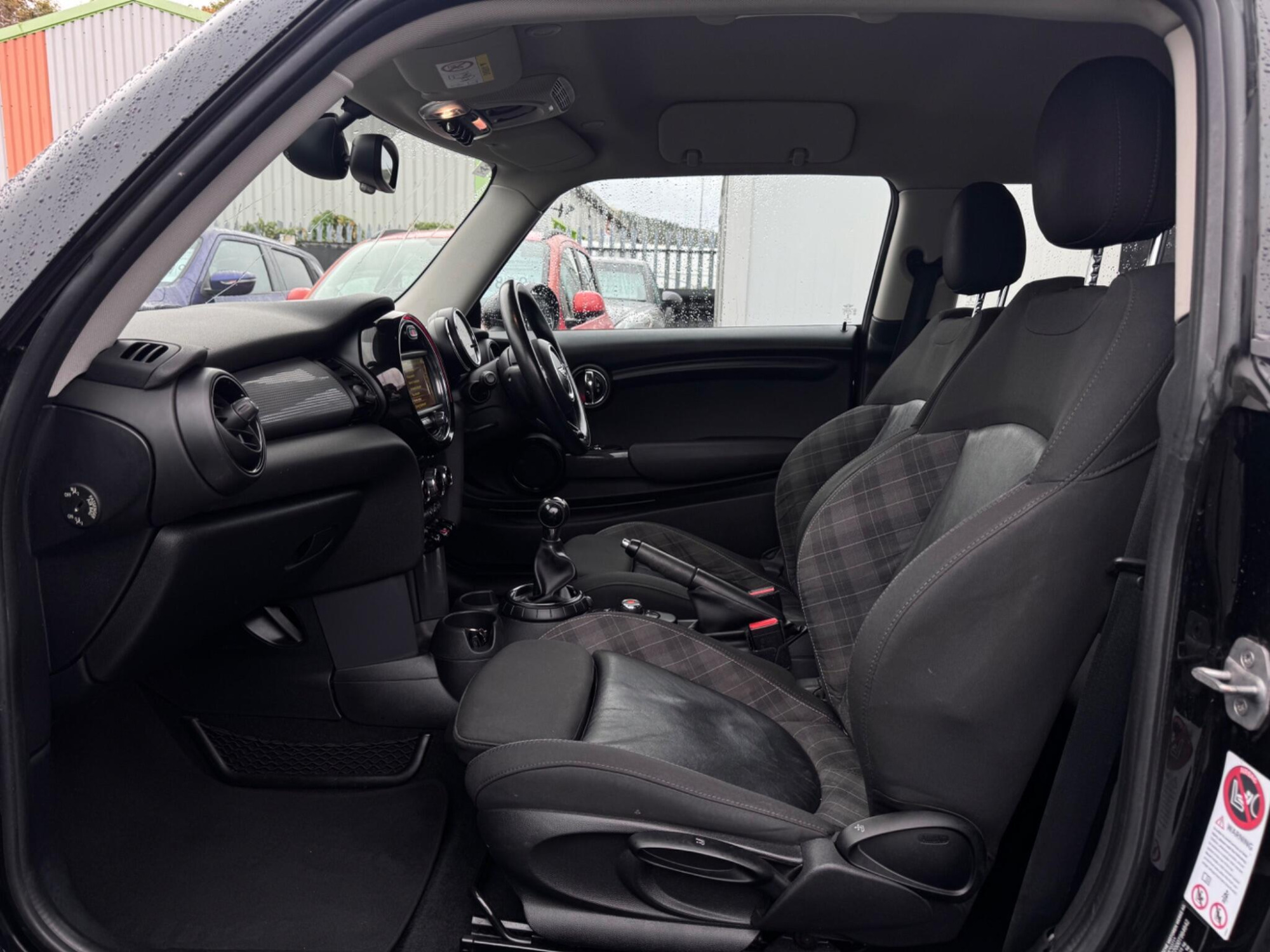 2014 MINI Hatch image 11