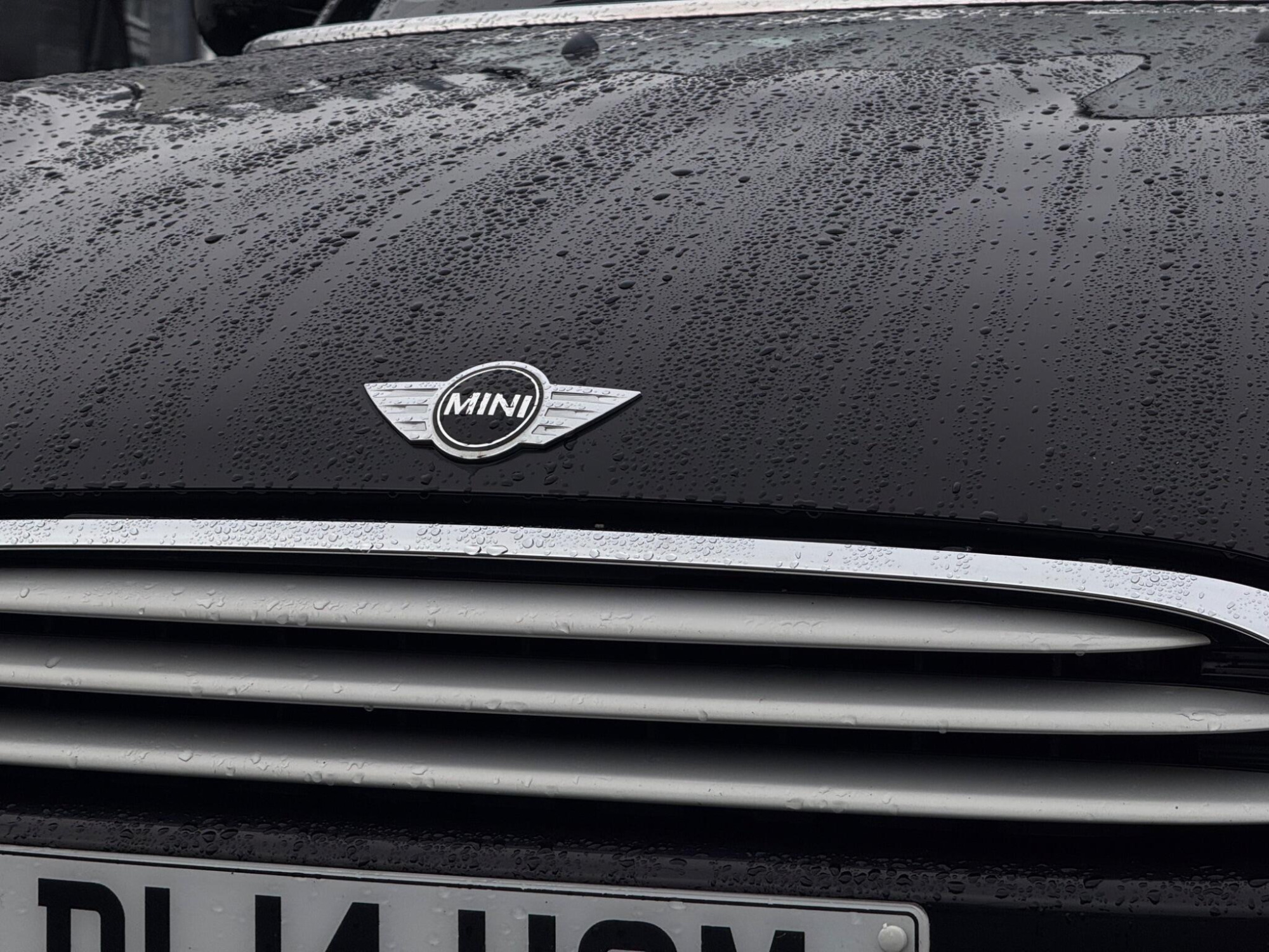 2014 MINI Hatch image 24