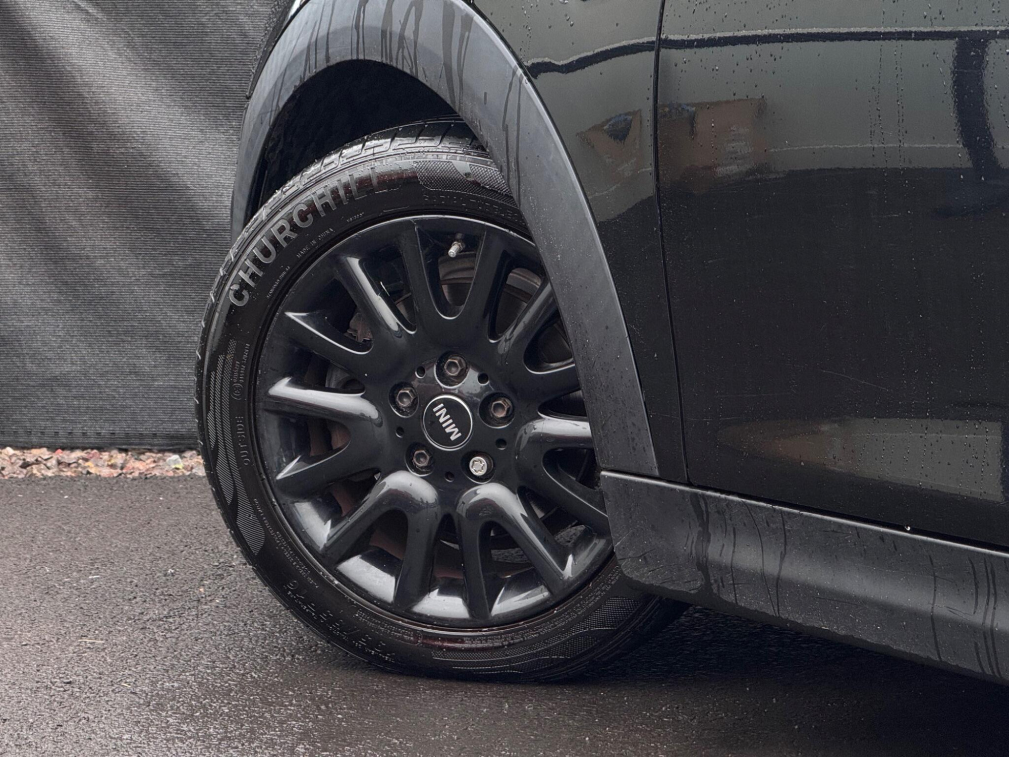 2014 MINI Hatch image 19