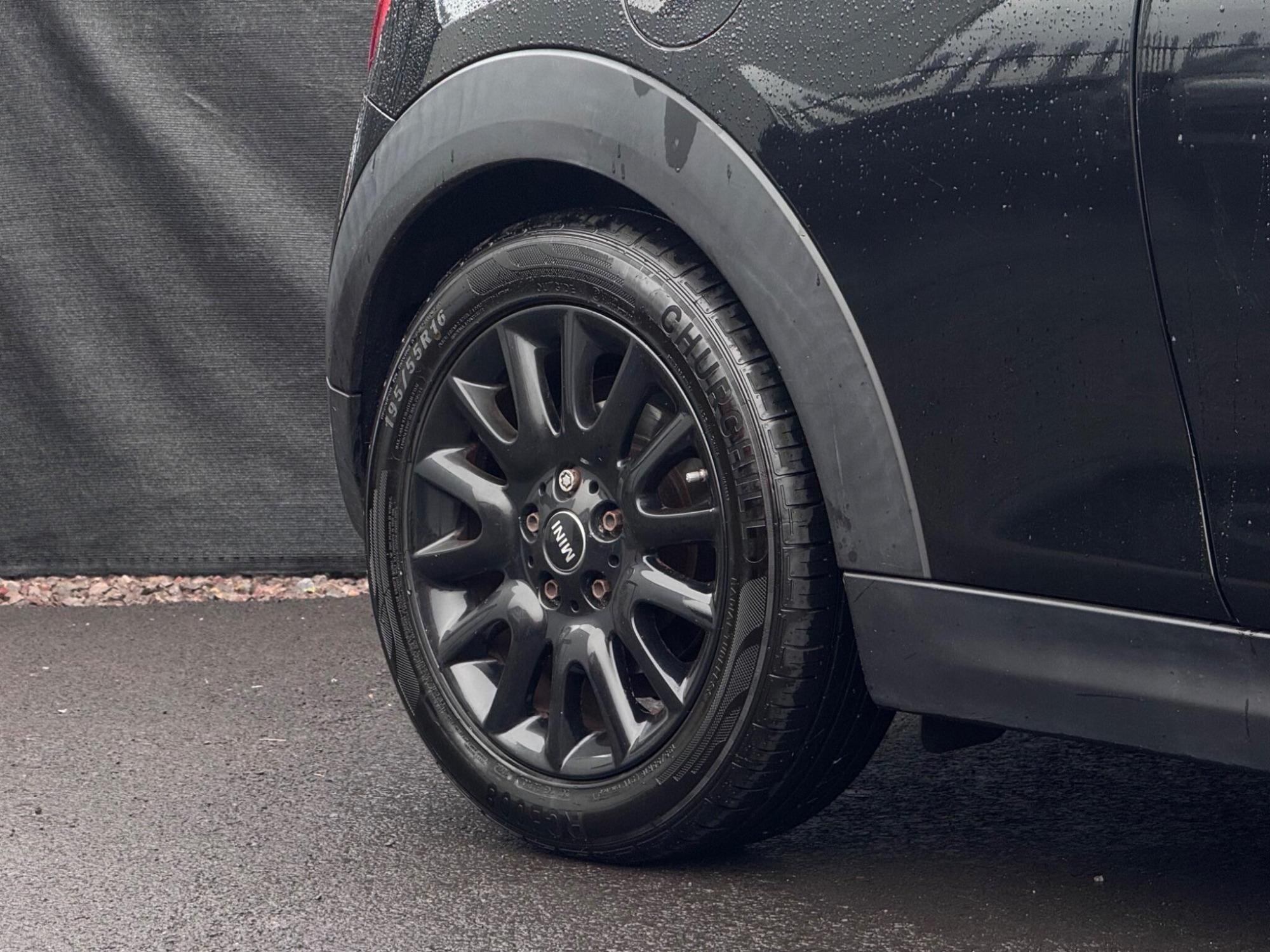 2014 MINI Hatch image 17