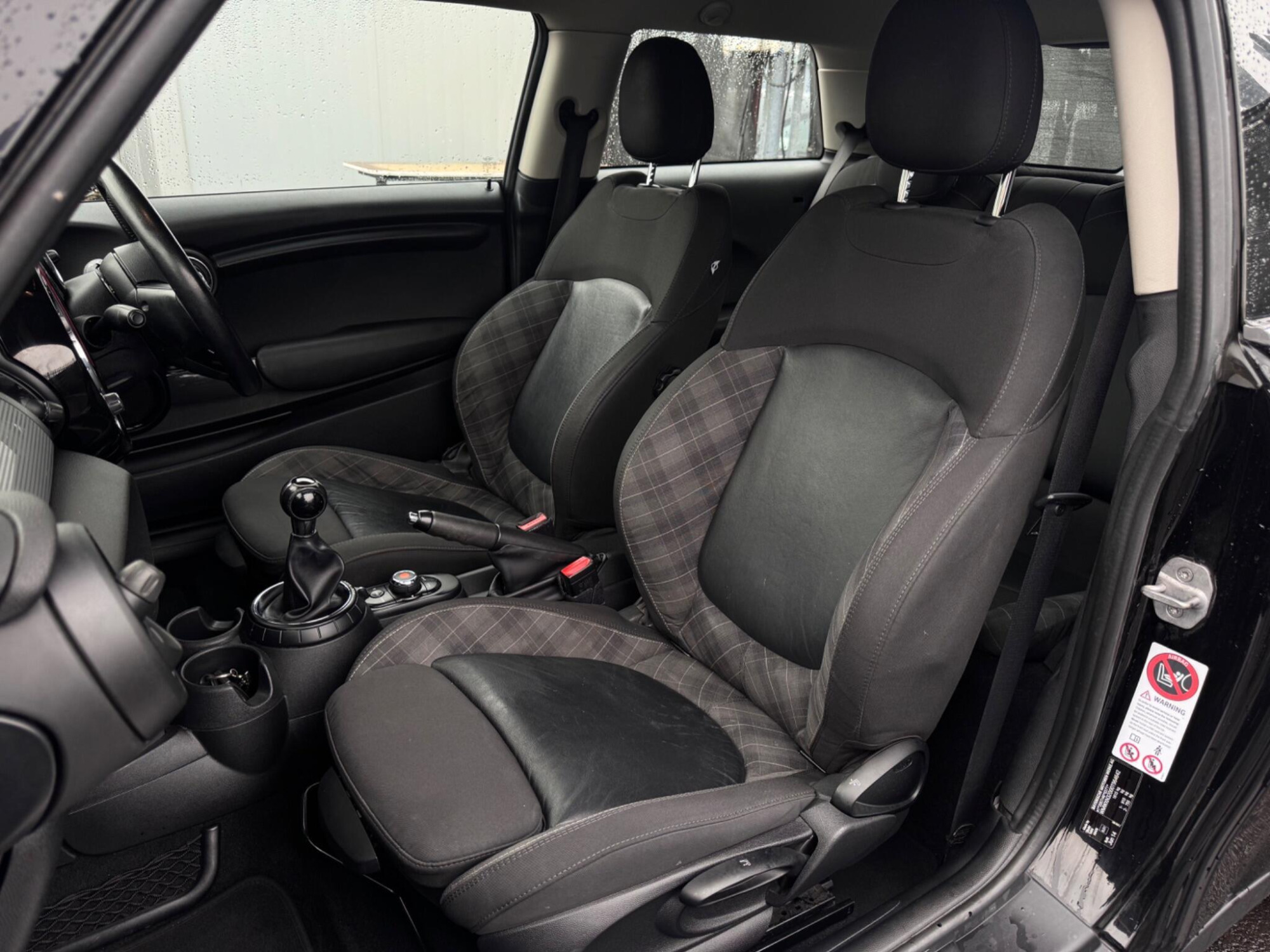2014 MINI Hatch image 12