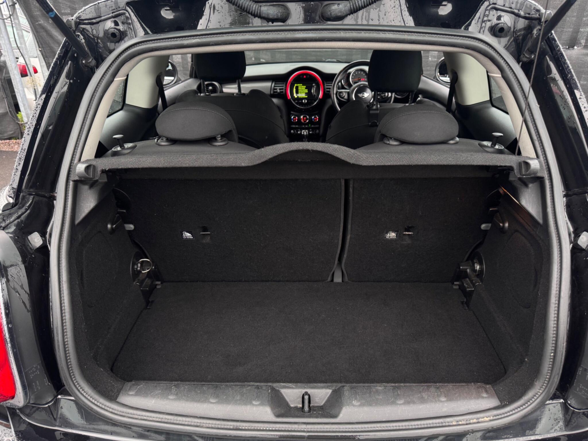 2014 MINI Hatch image 18