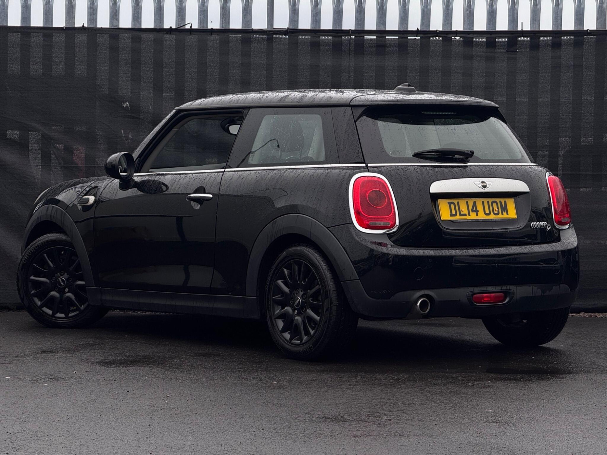 2014 MINI Hatch image 2