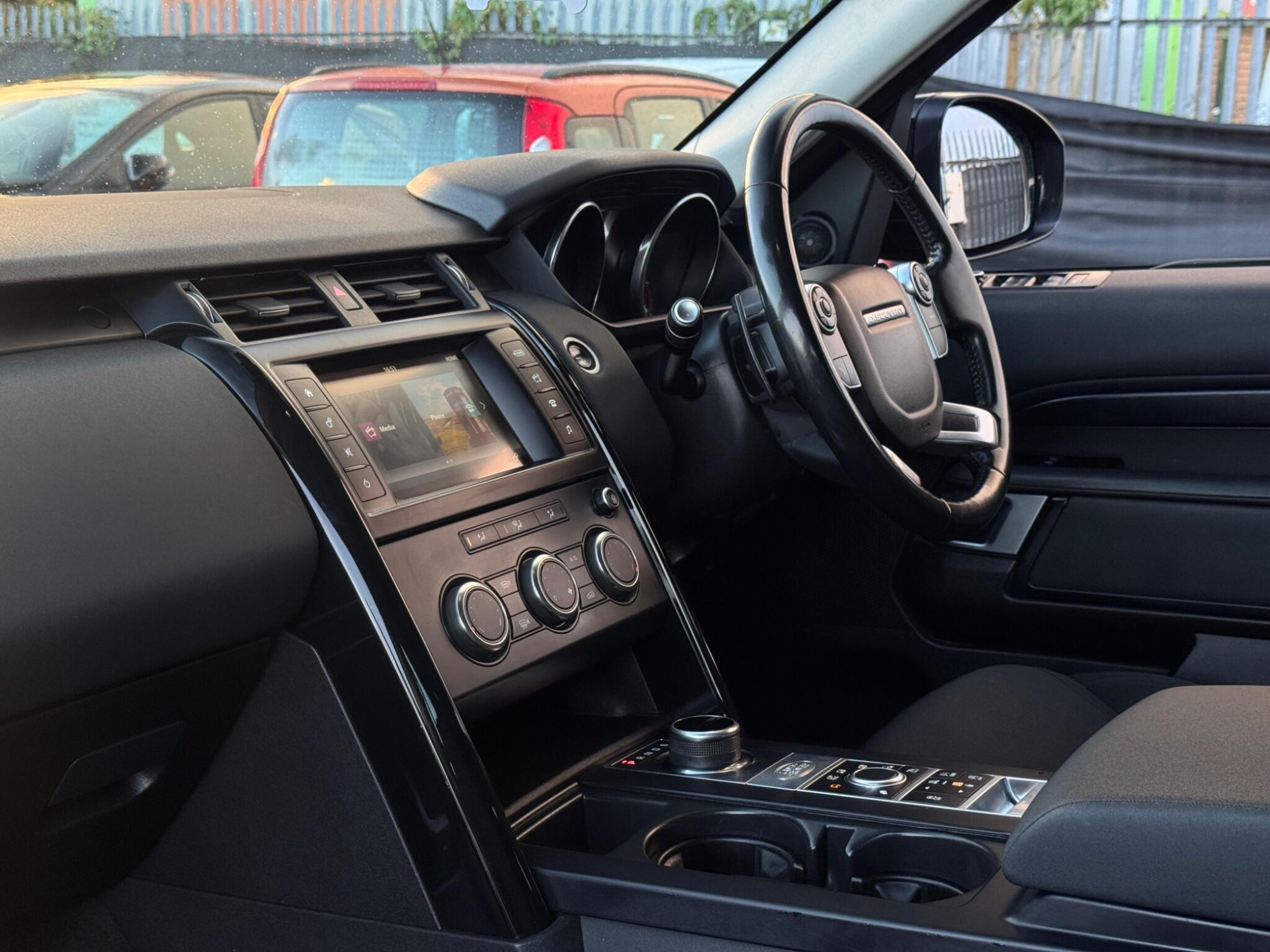 2017 Land Rover Discovery image 5