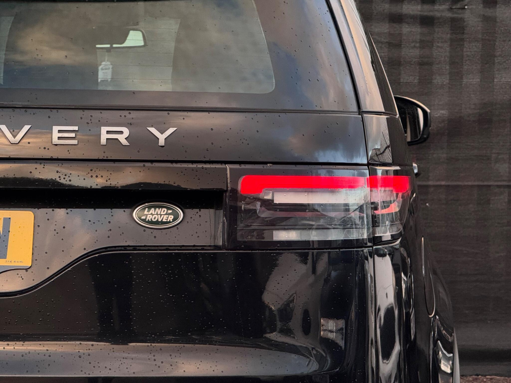 2017 Land Rover Discovery image 20