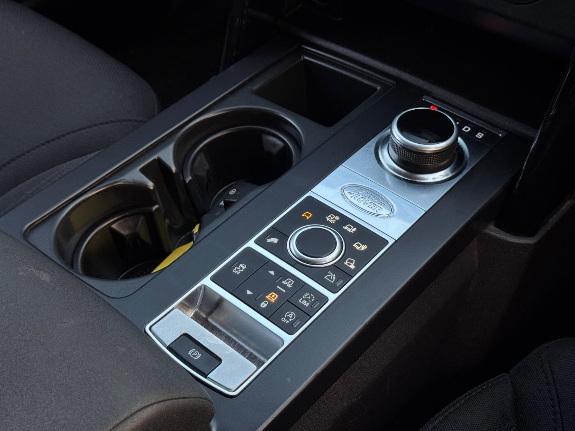 2017 Land Rover Discovery image 23