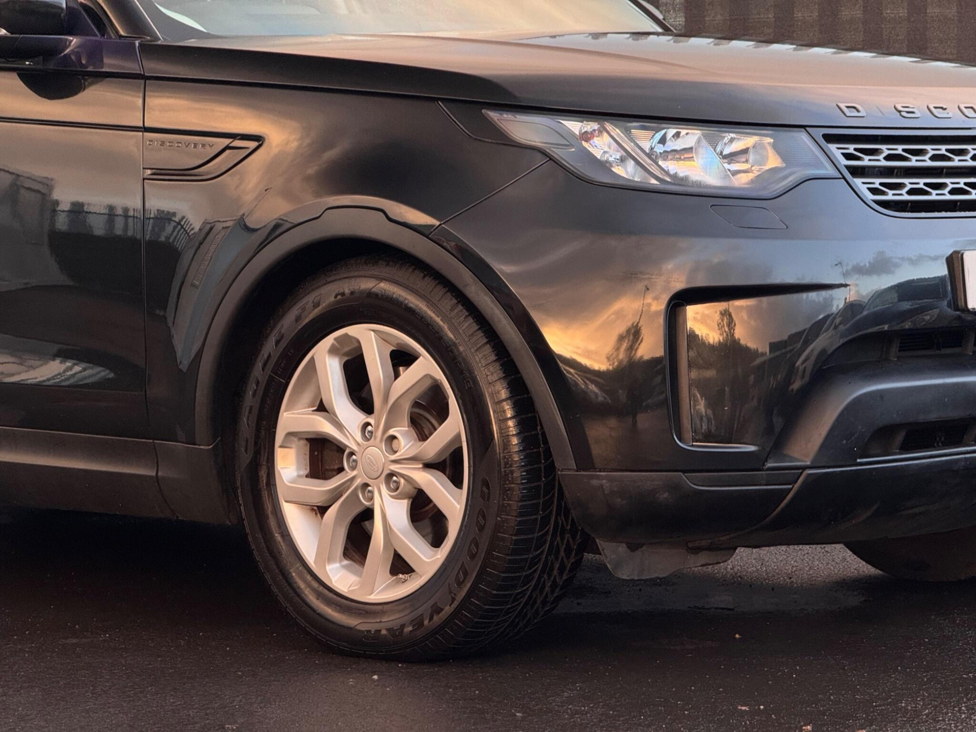 2017 Land Rover Discovery image 22