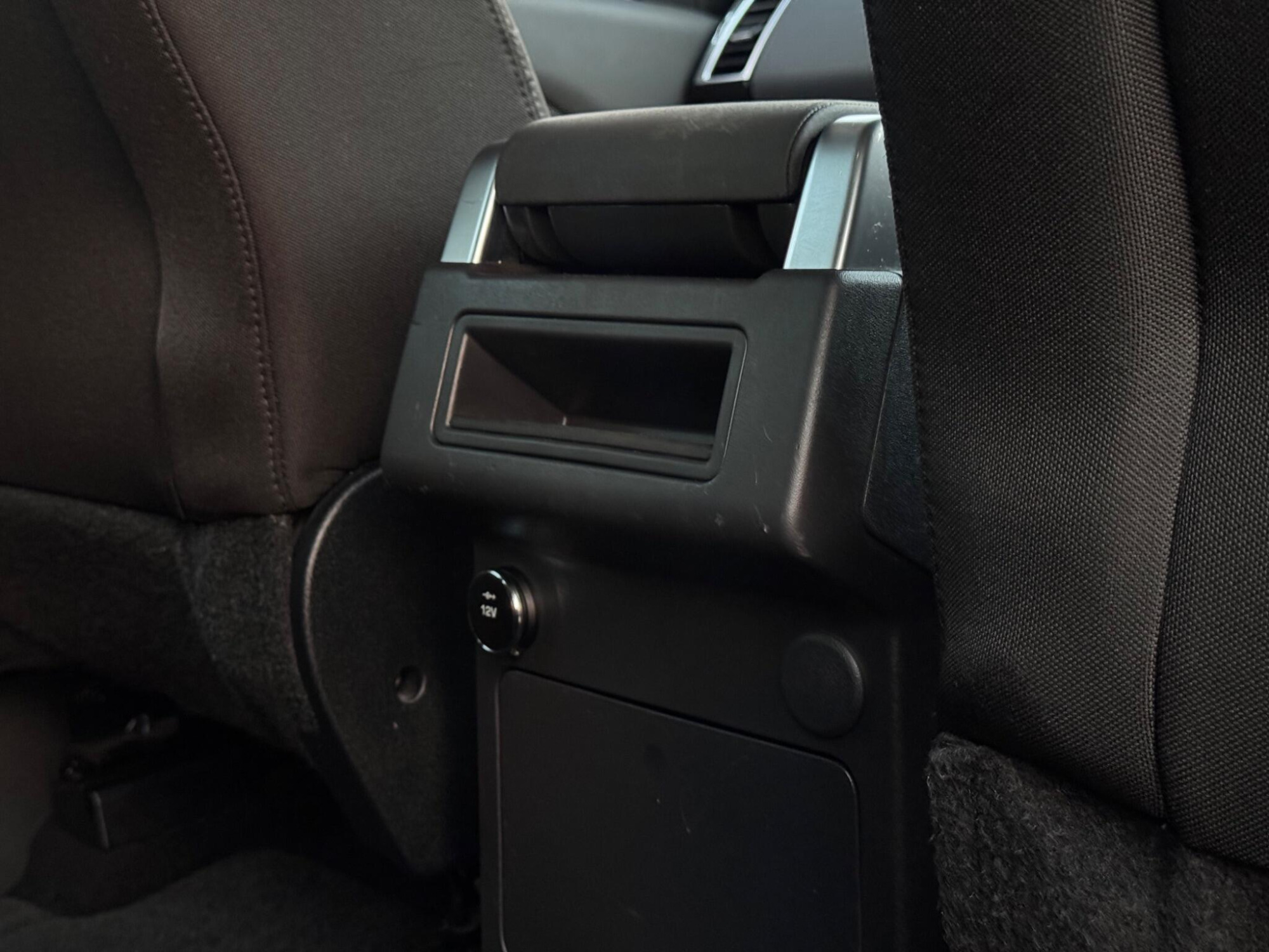 2017 Land Rover Discovery image 17