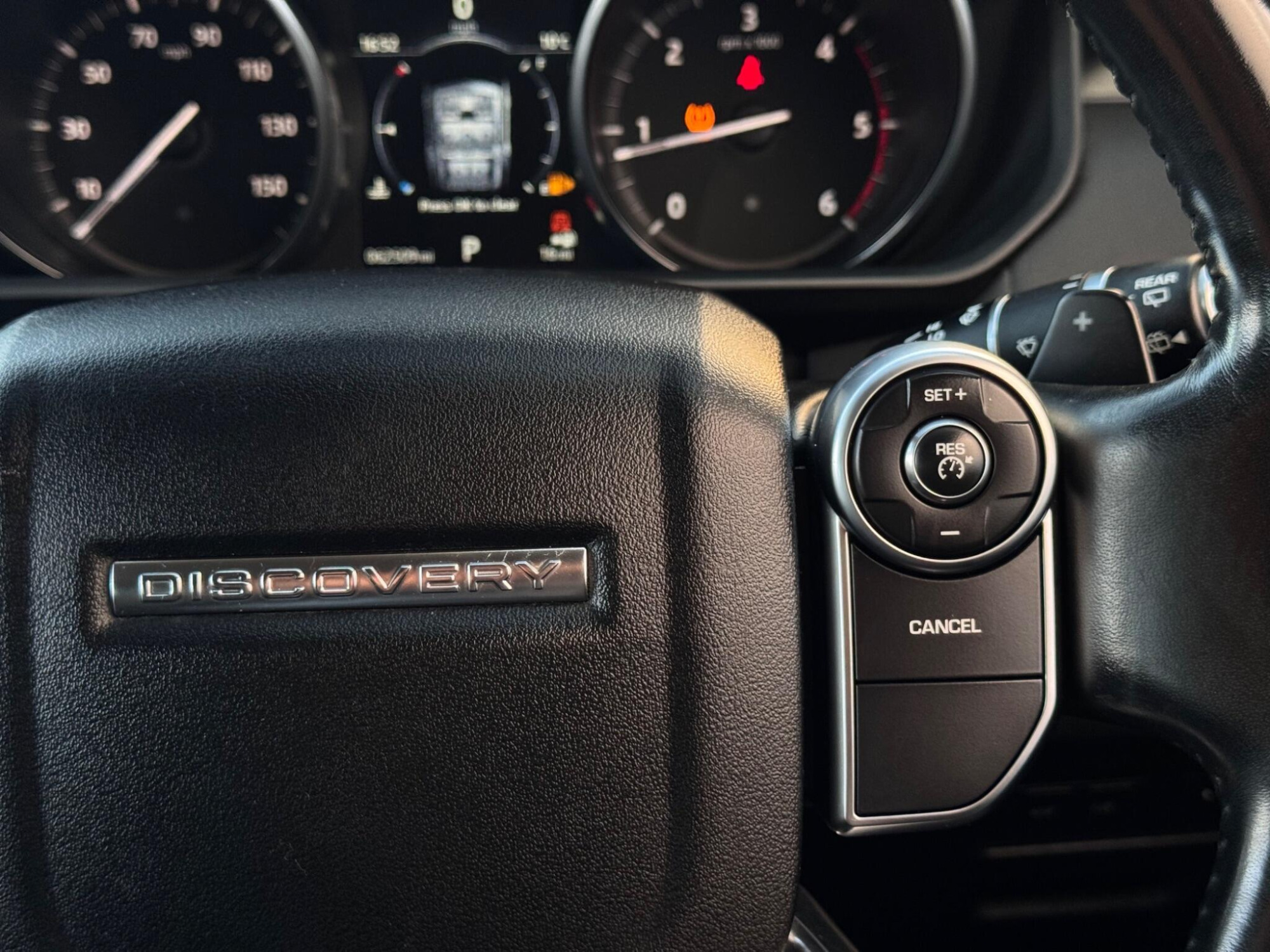2017 Land Rover Discovery image 9