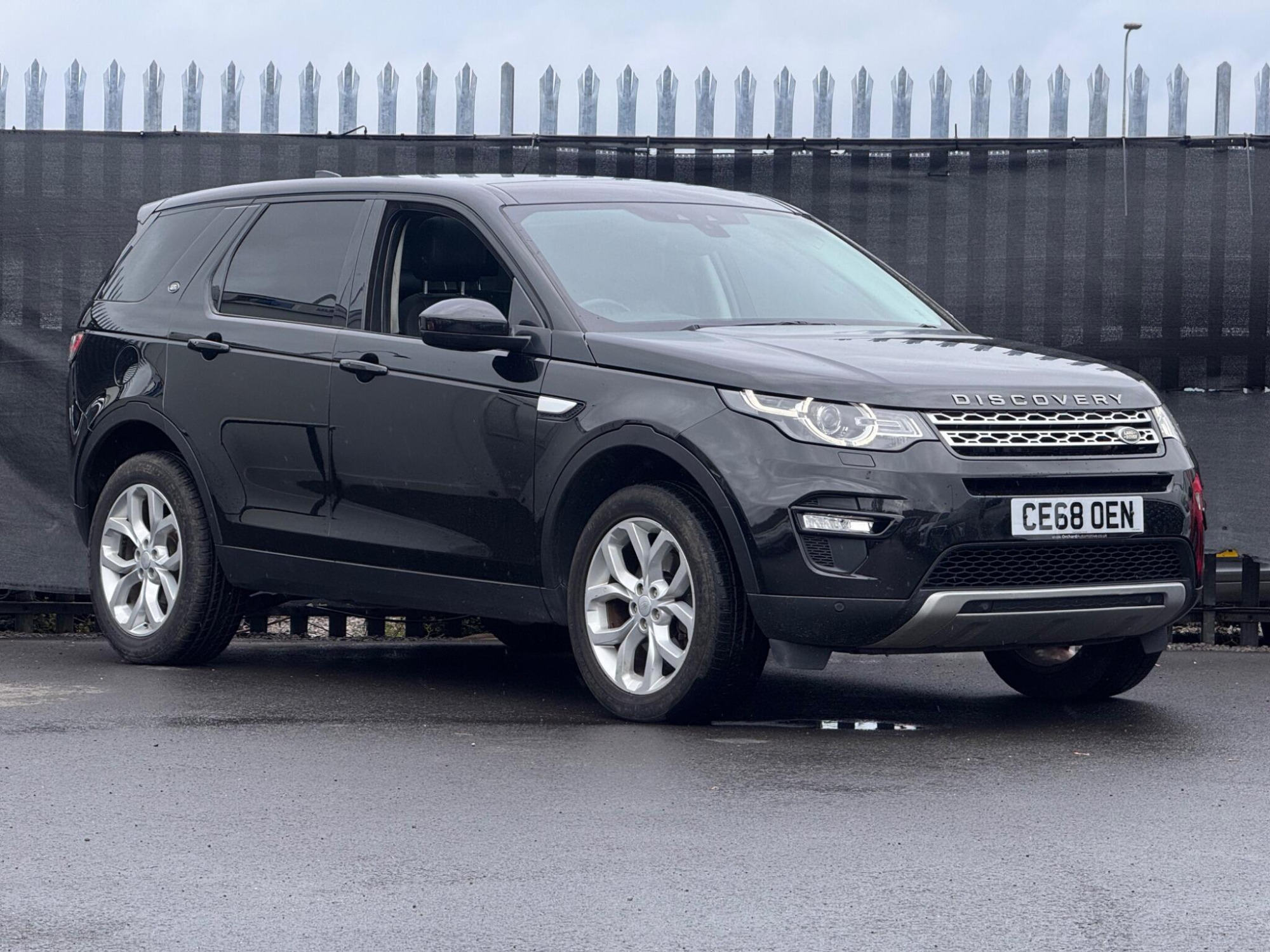 2018 Land Rover Discovery Sport image 1