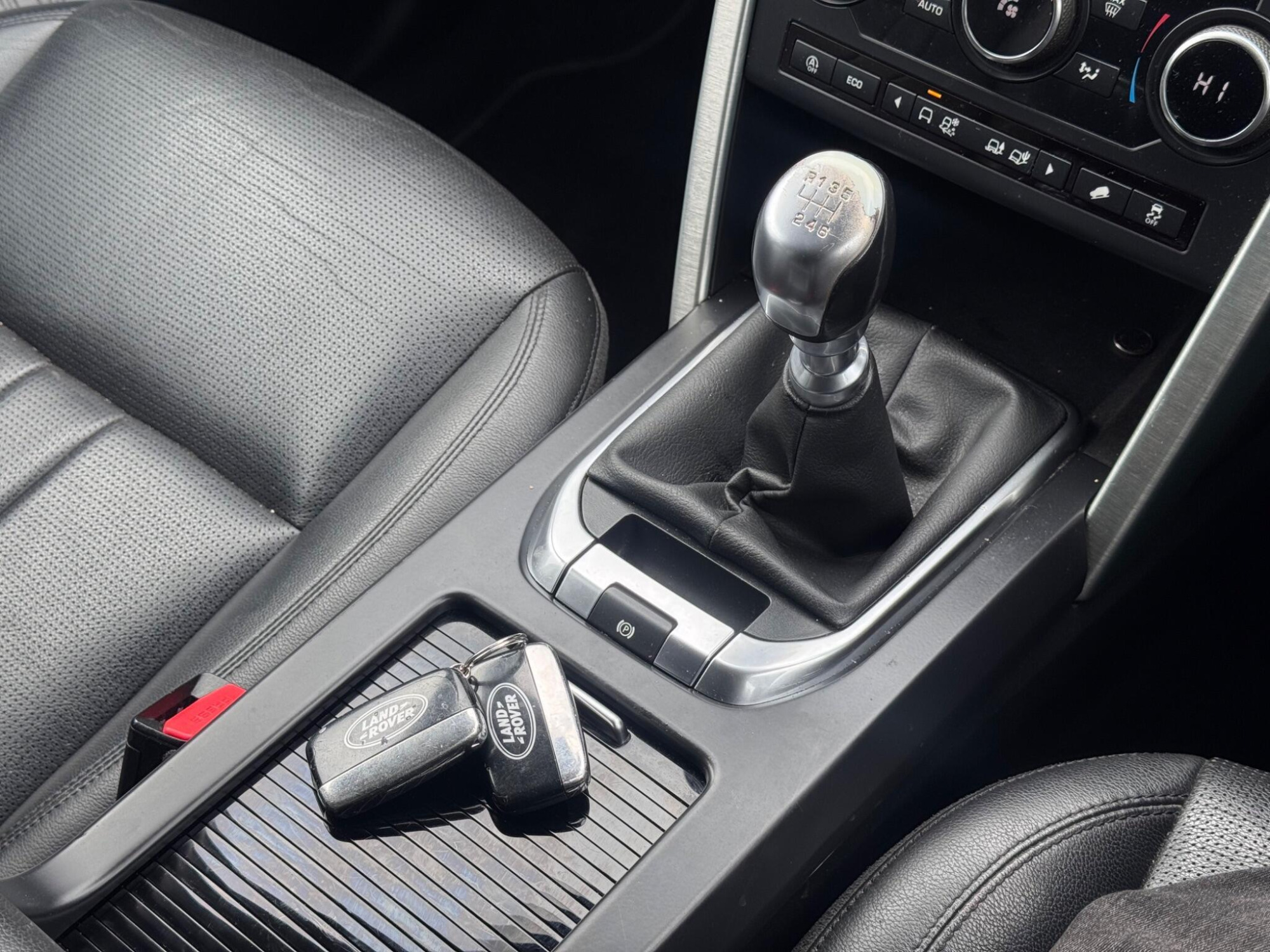 2018 Land Rover Discovery Sport image 12