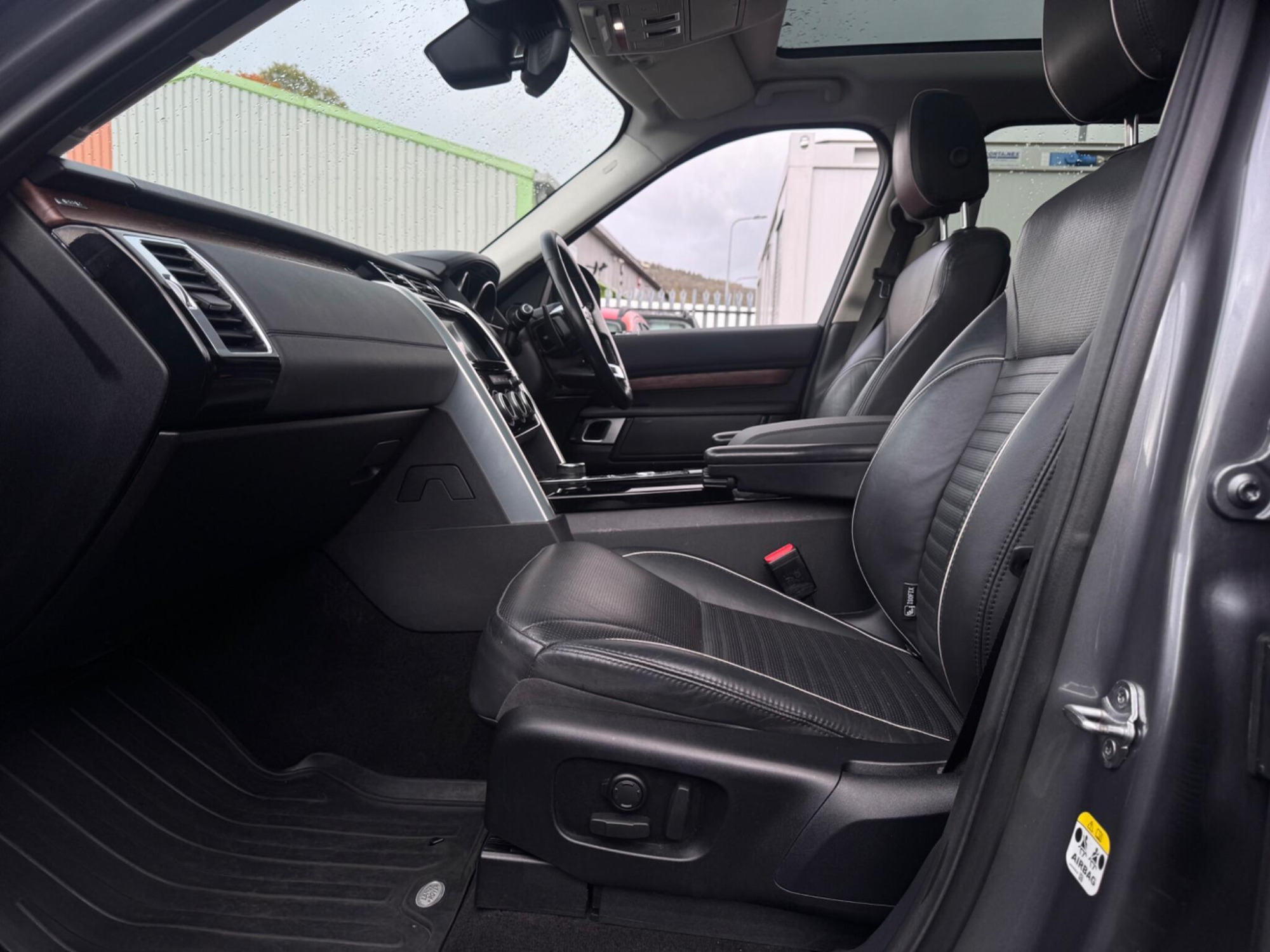 2017 Land Rover Discovery image 7