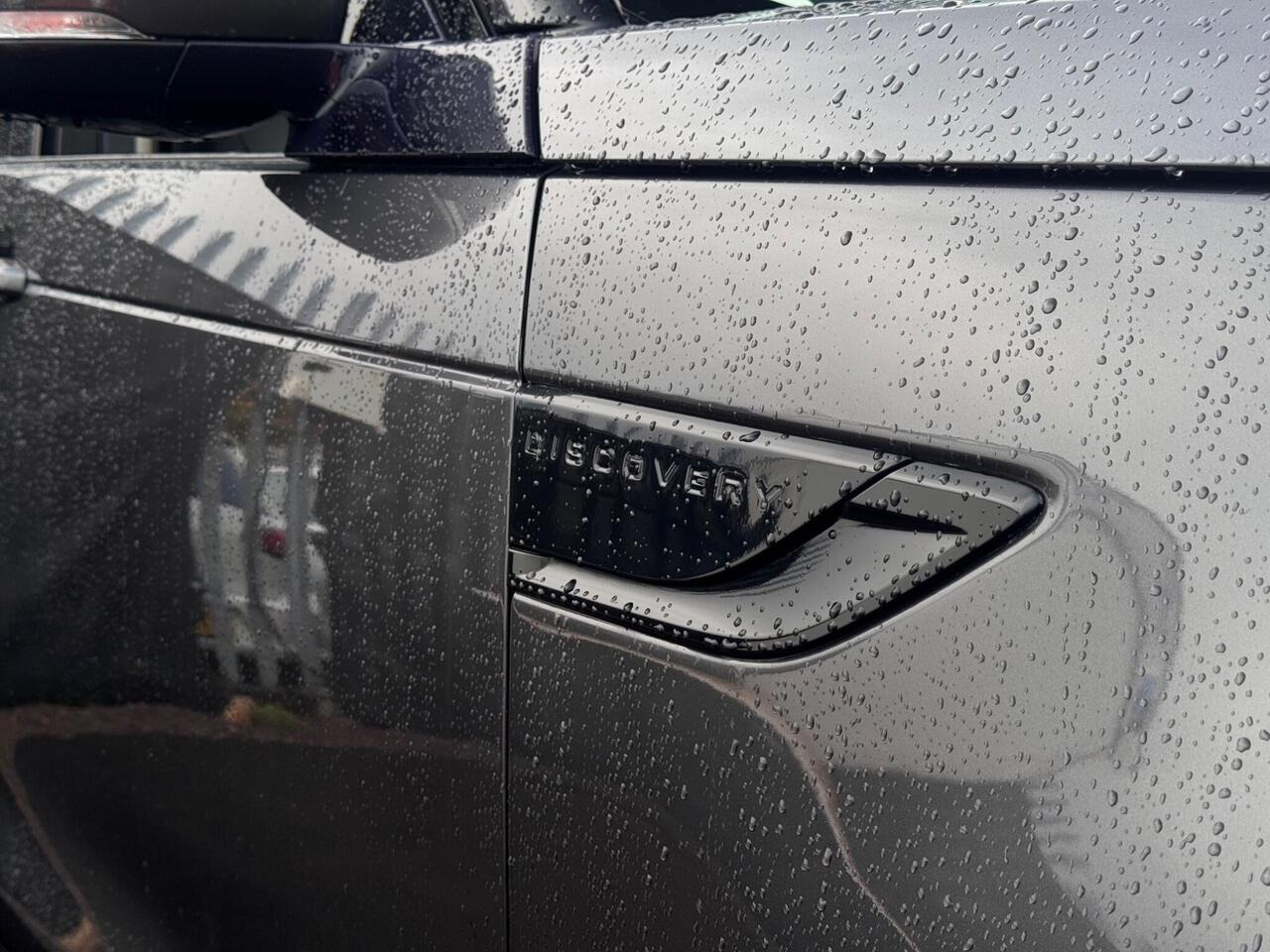 2017 Land Rover Discovery image 17