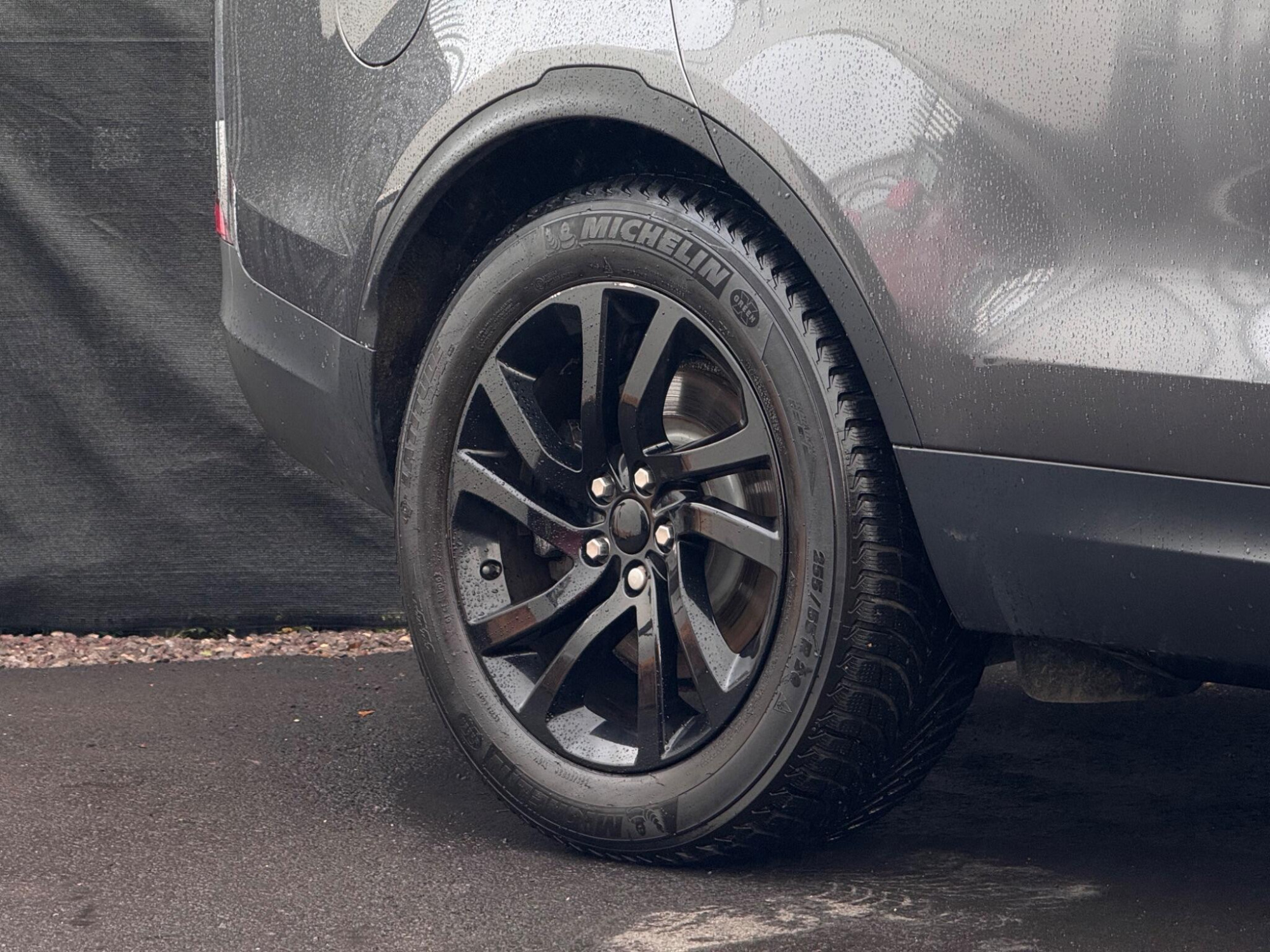 2017 Land Rover Discovery image 23