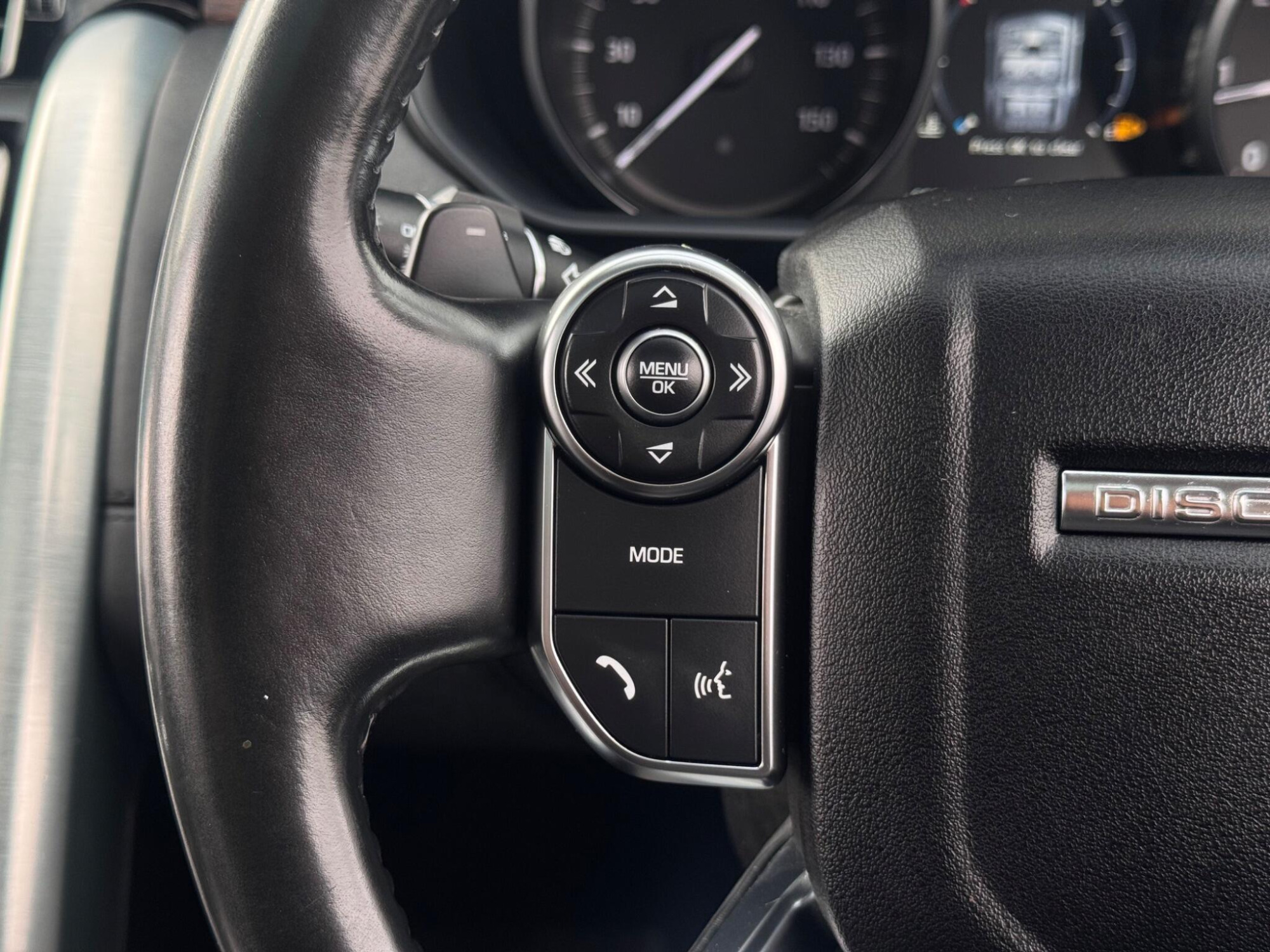 2017 Land Rover Discovery image 13