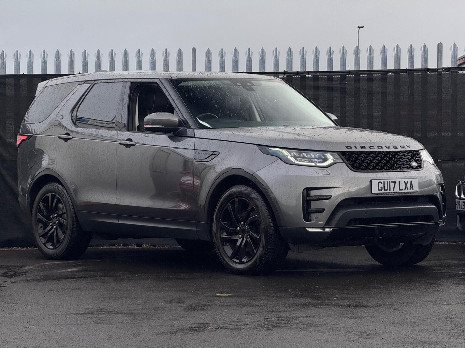 2017 Land Rover Discovery image 1