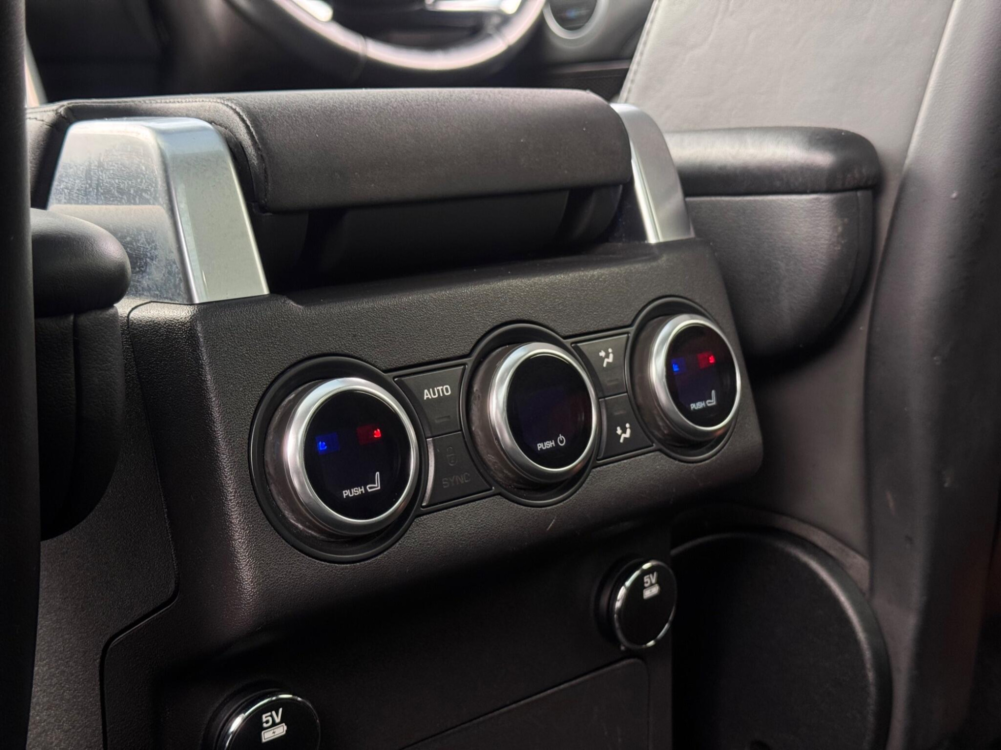 2017 Land Rover Discovery image 22