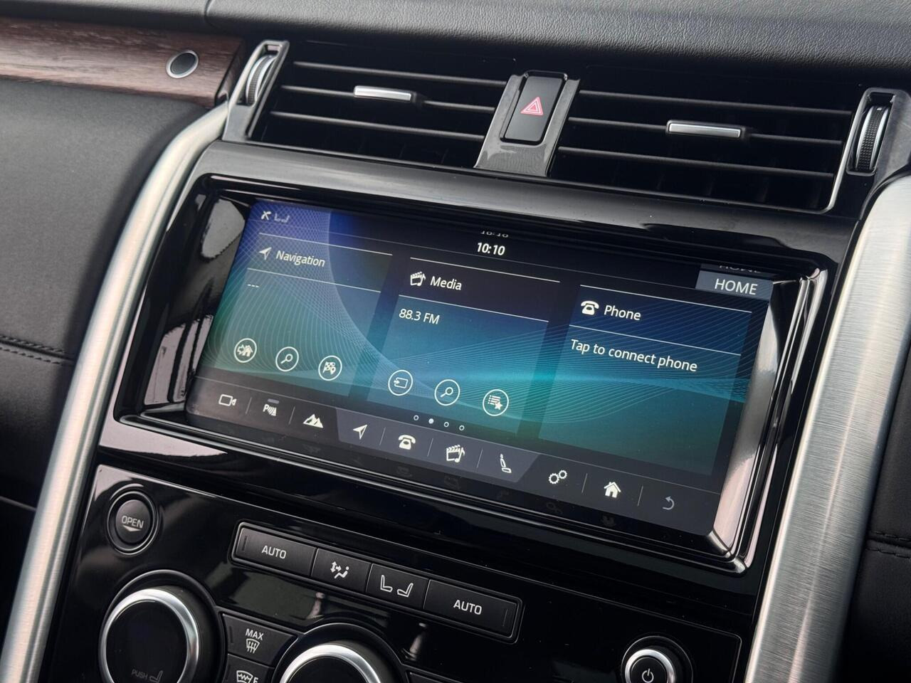 2017 Land Rover Discovery image 10